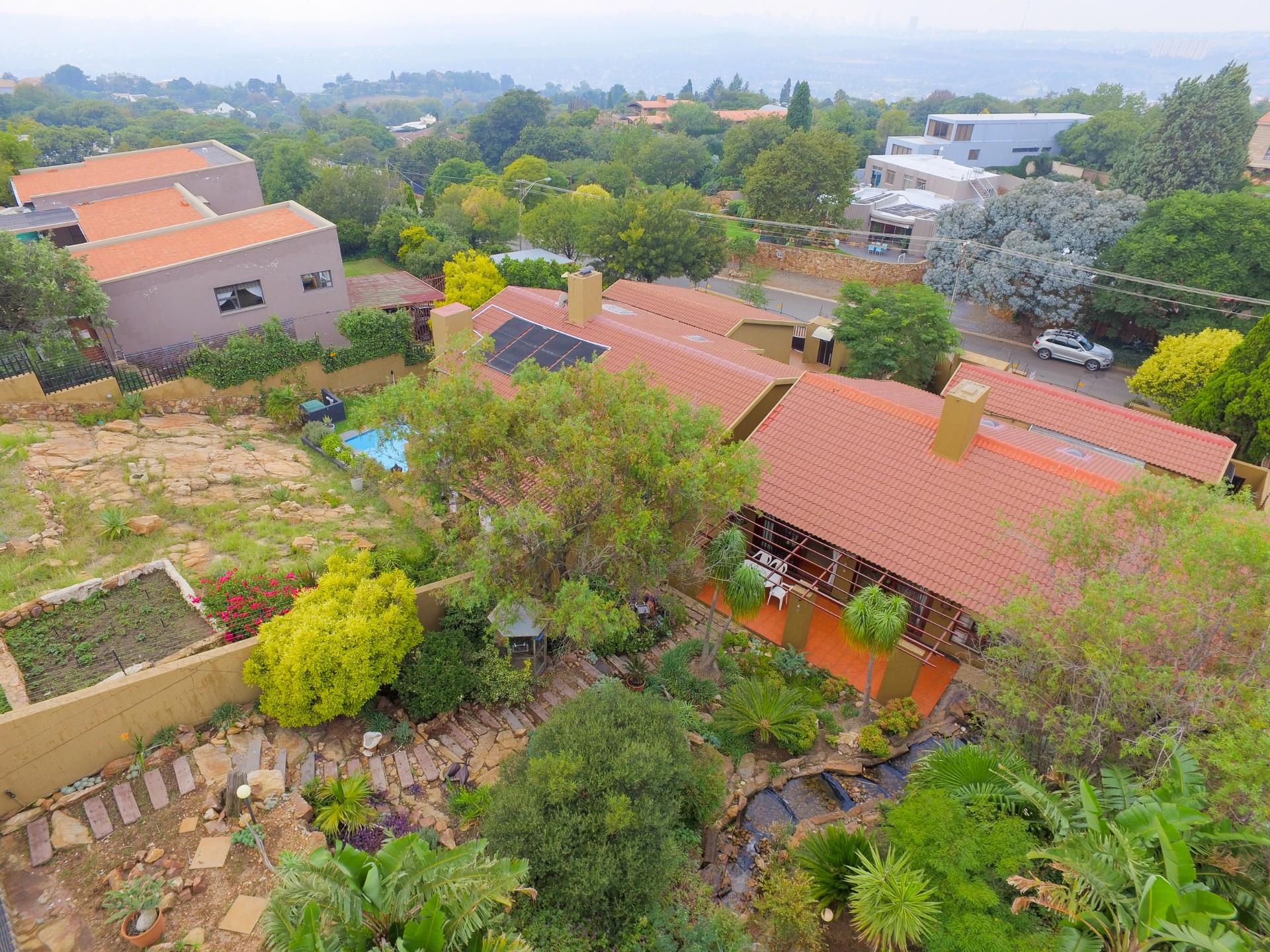 3 Bedroom Townhouse For Sale in Northcliff RE/MAX™ of Southern Africa