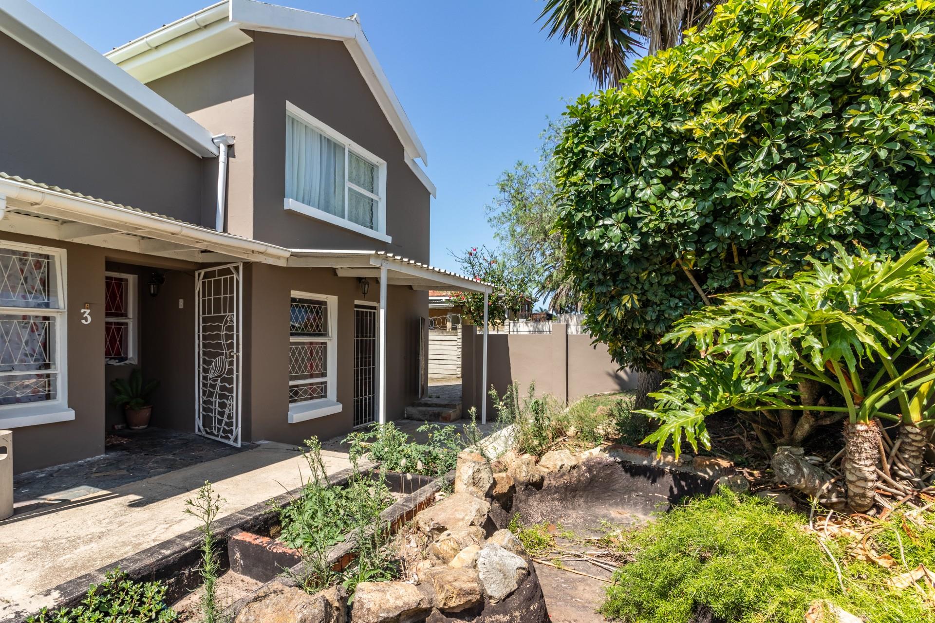 5 Bedroom House To Rent in Westering RE/MAX™ of Southern Africa