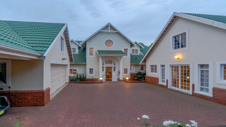 4 Bedroom House For Sale in Mount Country Club Estate RE/MAX™ of Southern Africa