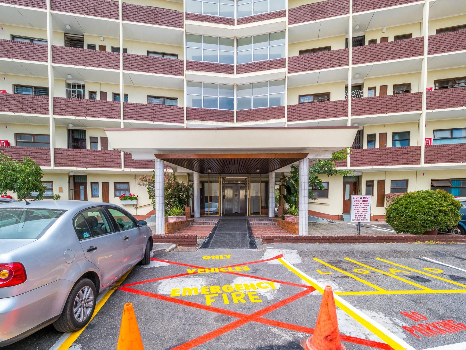 2 Bedroom Apartment / Flat For Sale in Claremont RE/MAX™ of Southern