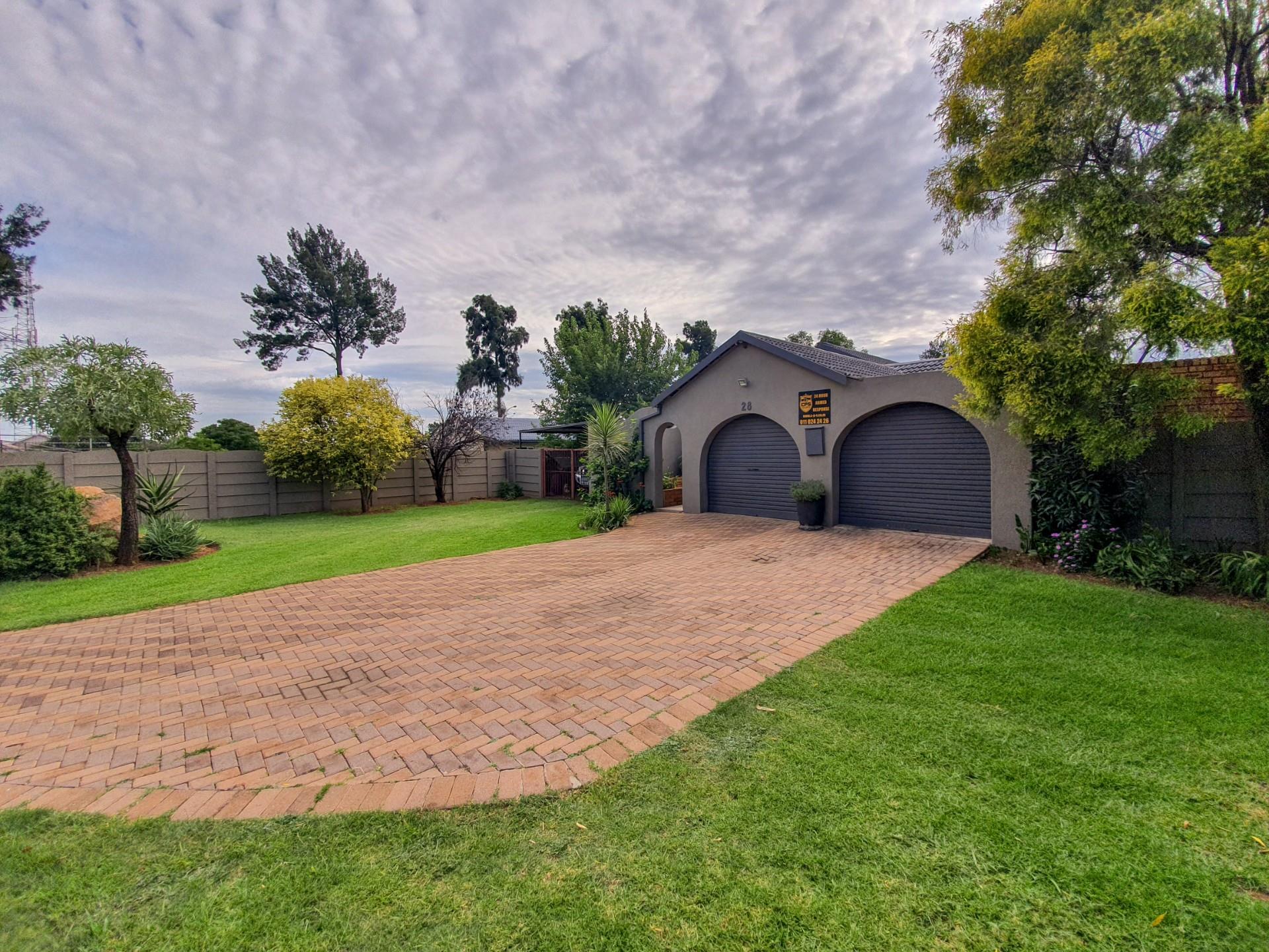 3 Bedroom House For Sale in Mayberry Park RE/MAX™ of Southern Africa