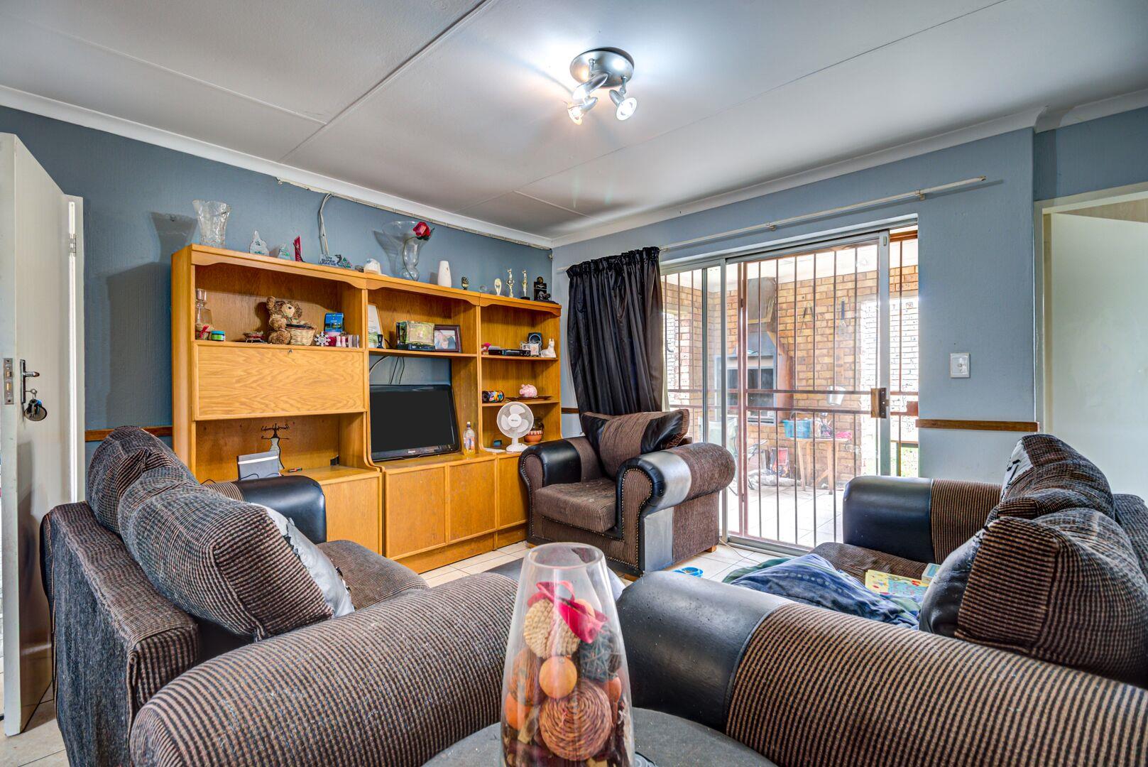 3 Bedroom House For Sale in Esther Park RE/MAX™ of Southern Africa