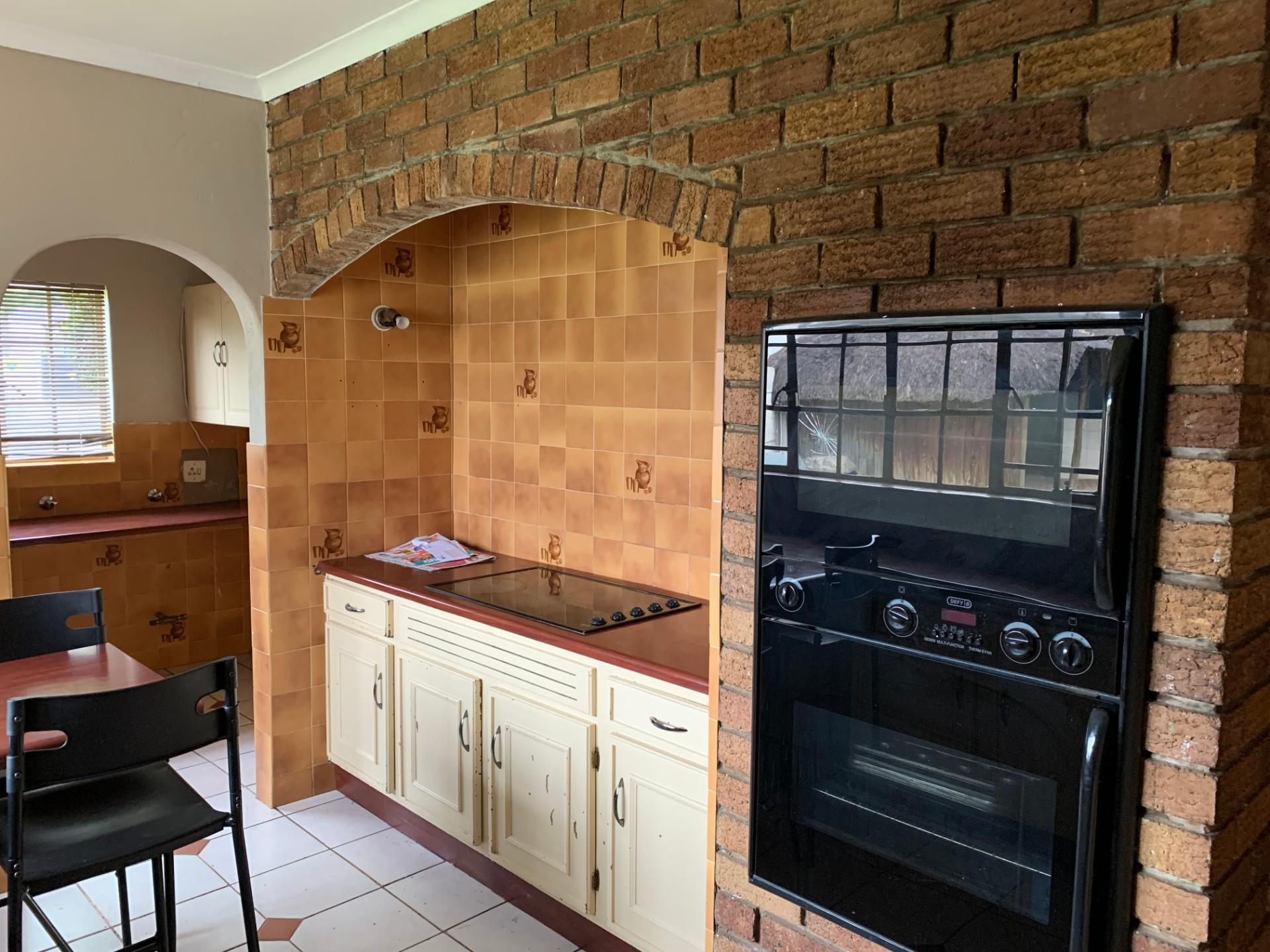 4 Bedroom House For Sale in Brackendowns RE/MAX™ of Southern Africa