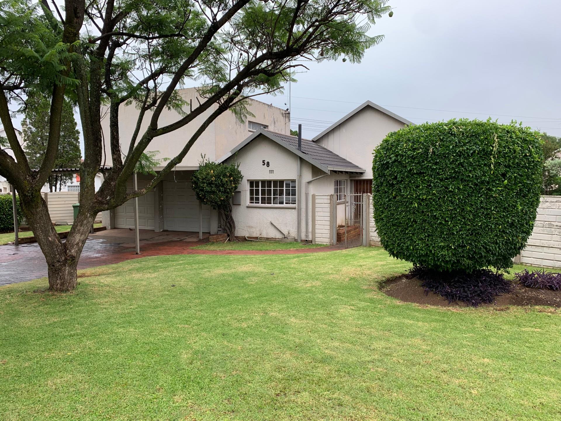 4 Bedroom House For Sale in Brackendowns RE/MAX™ of Southern Africa