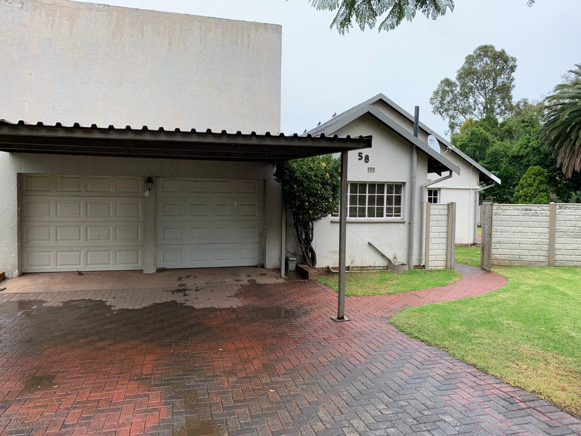 4 Bedroom House For Sale in Brackendowns RE/MAX™ of Southern Africa