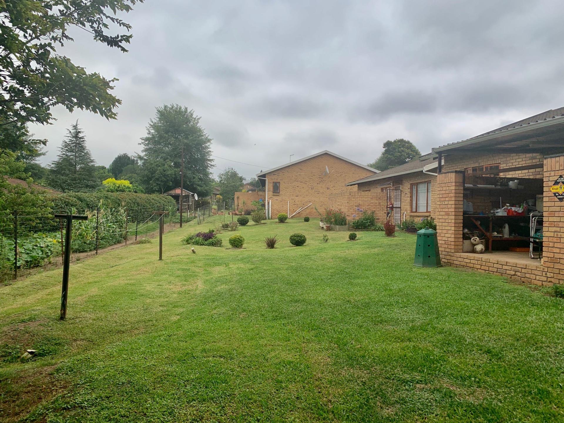 3 Bedroom Townhouse For Sale in Greendale RE/MAX™ of Southern Africa