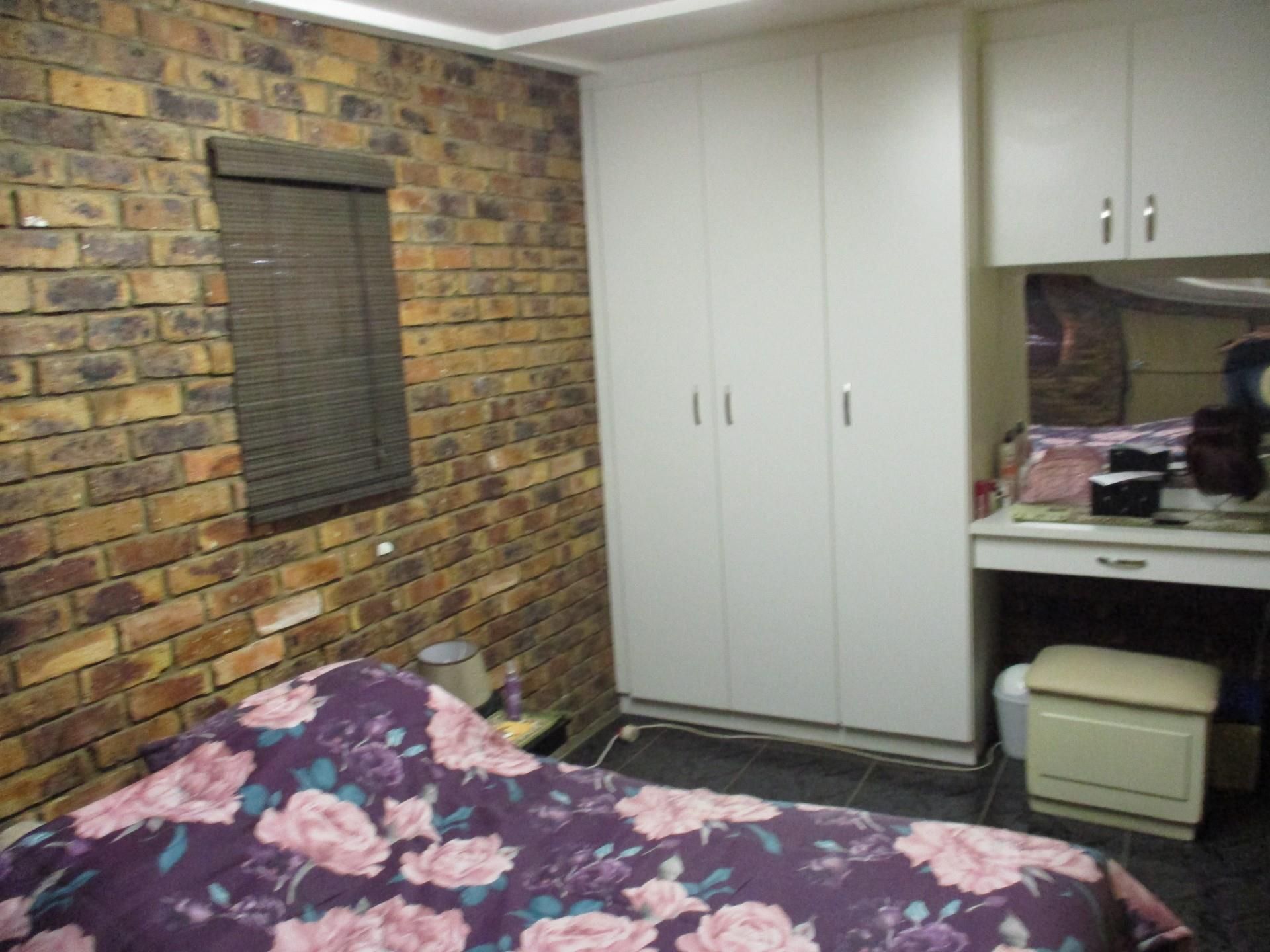 3 Bedroom House For Sale in Brackendowns RE/MAX™ of Southern Africa