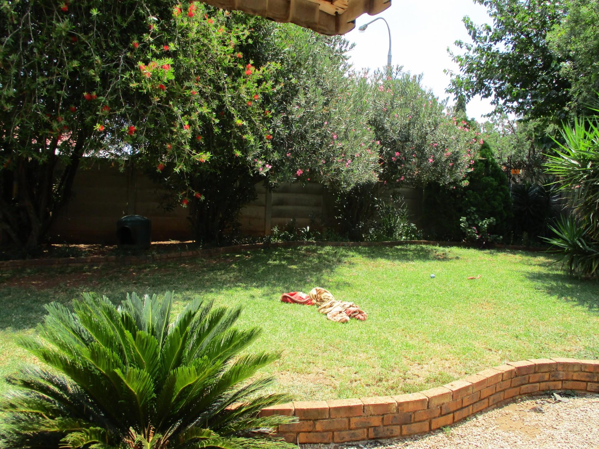 3 Bedroom House For Sale in Brackendowns RE/MAX™ of Southern Africa