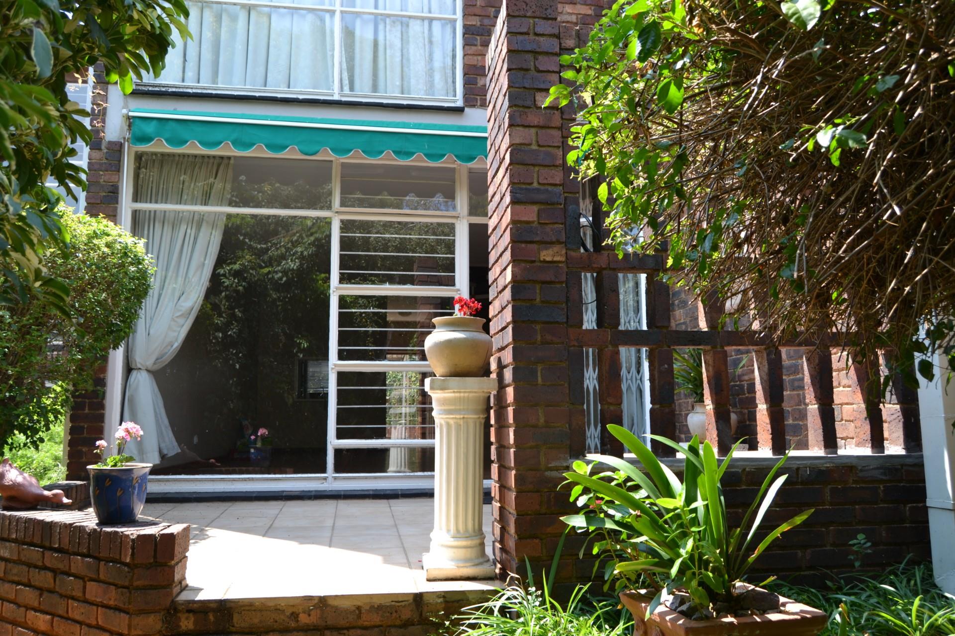 2 Bedroom House For Sale in Essexwold RE/MAX™ of Southern Africa