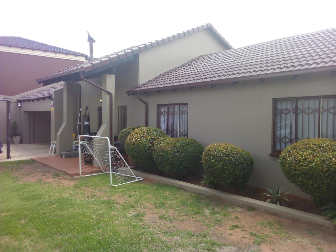 3 Bedroom House For Sale in Ormonde RE/MAX™ of Southern Africa