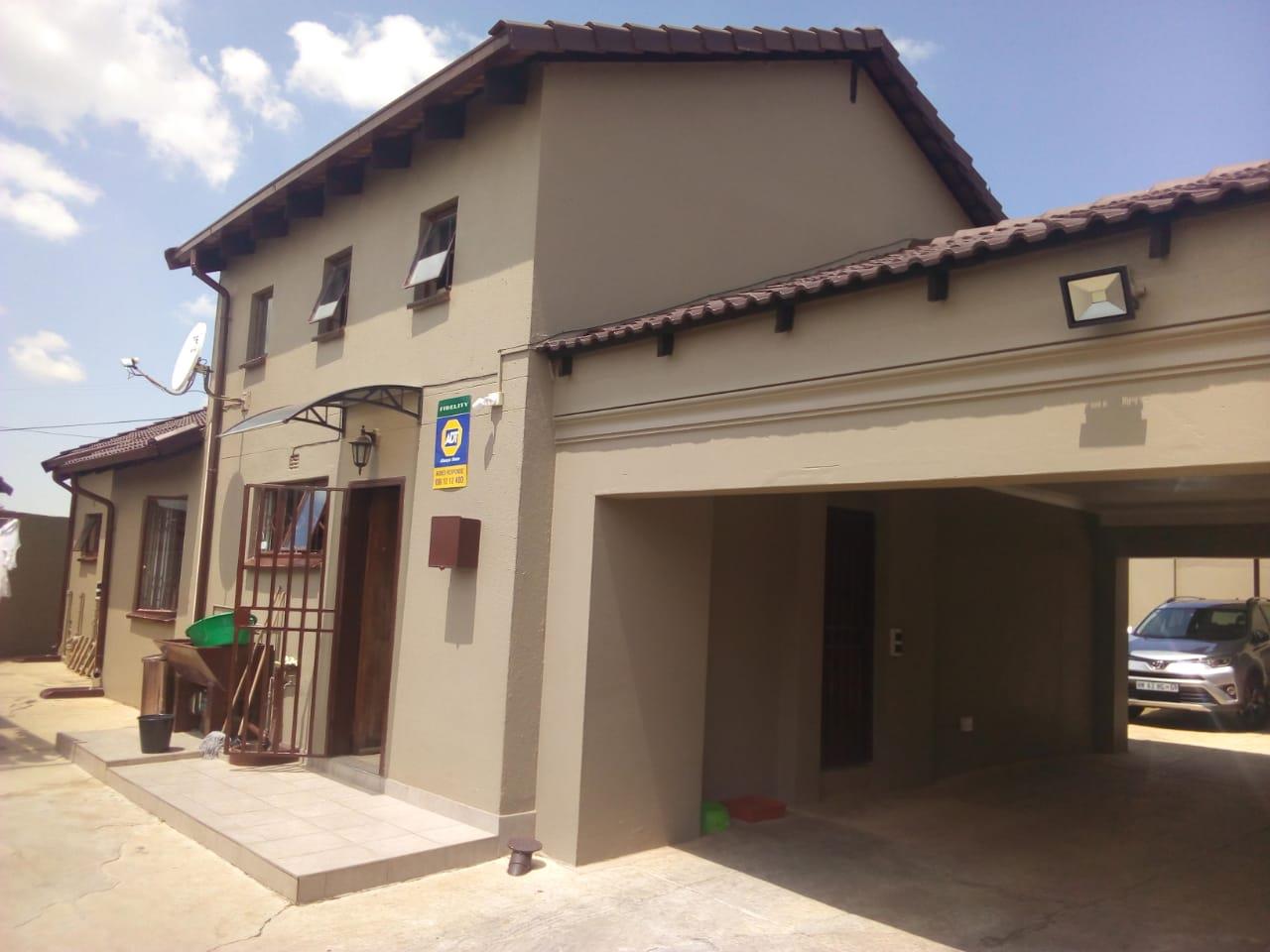 3 Bedroom House For Sale in Ormonde RE/MAX™ of Southern Africa