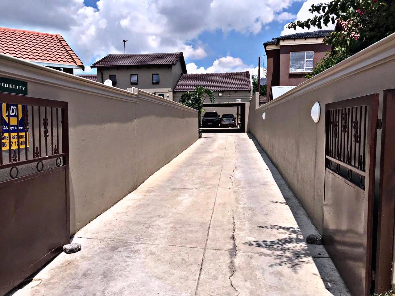 3 Bedroom House For Sale in Ormonde RE/MAX™ of Southern Africa