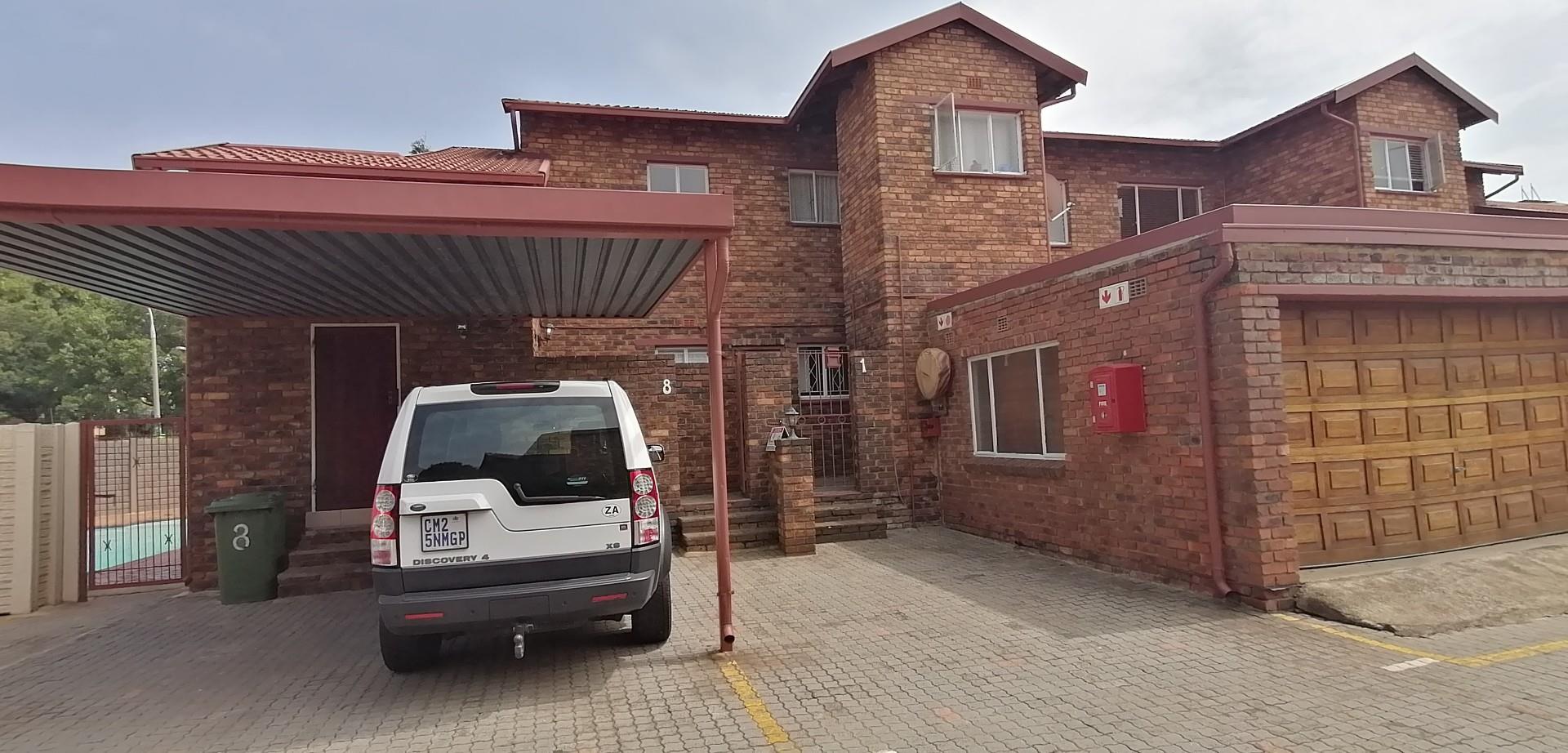 3 Bedroom Townhouse For Sale in Brackenhurst RE/MAX™ of Southern Africa