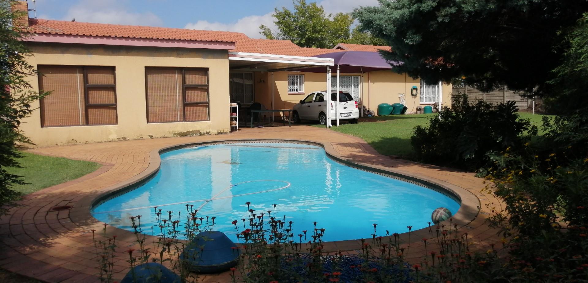 3 Bedroom House For Sale in Brackenhurst RE/MAX™ of Southern Africa