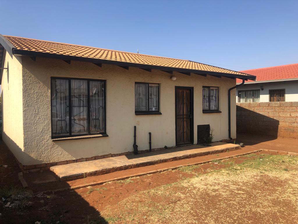 2 Bedroom House For Sale in Protea Glen | RE/MAX™ of Southern Africa