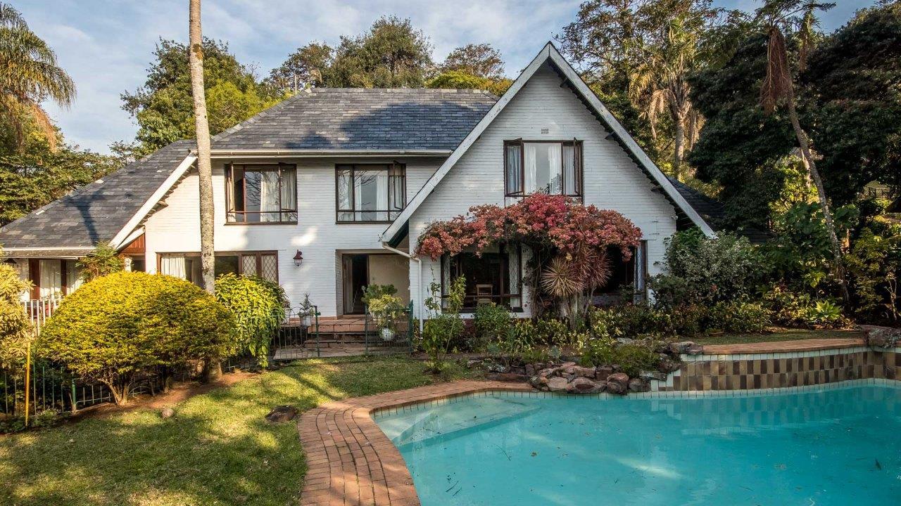 4 Bedroom House For Sale in Cowies Hill RE/MAX™ of Southern Africa