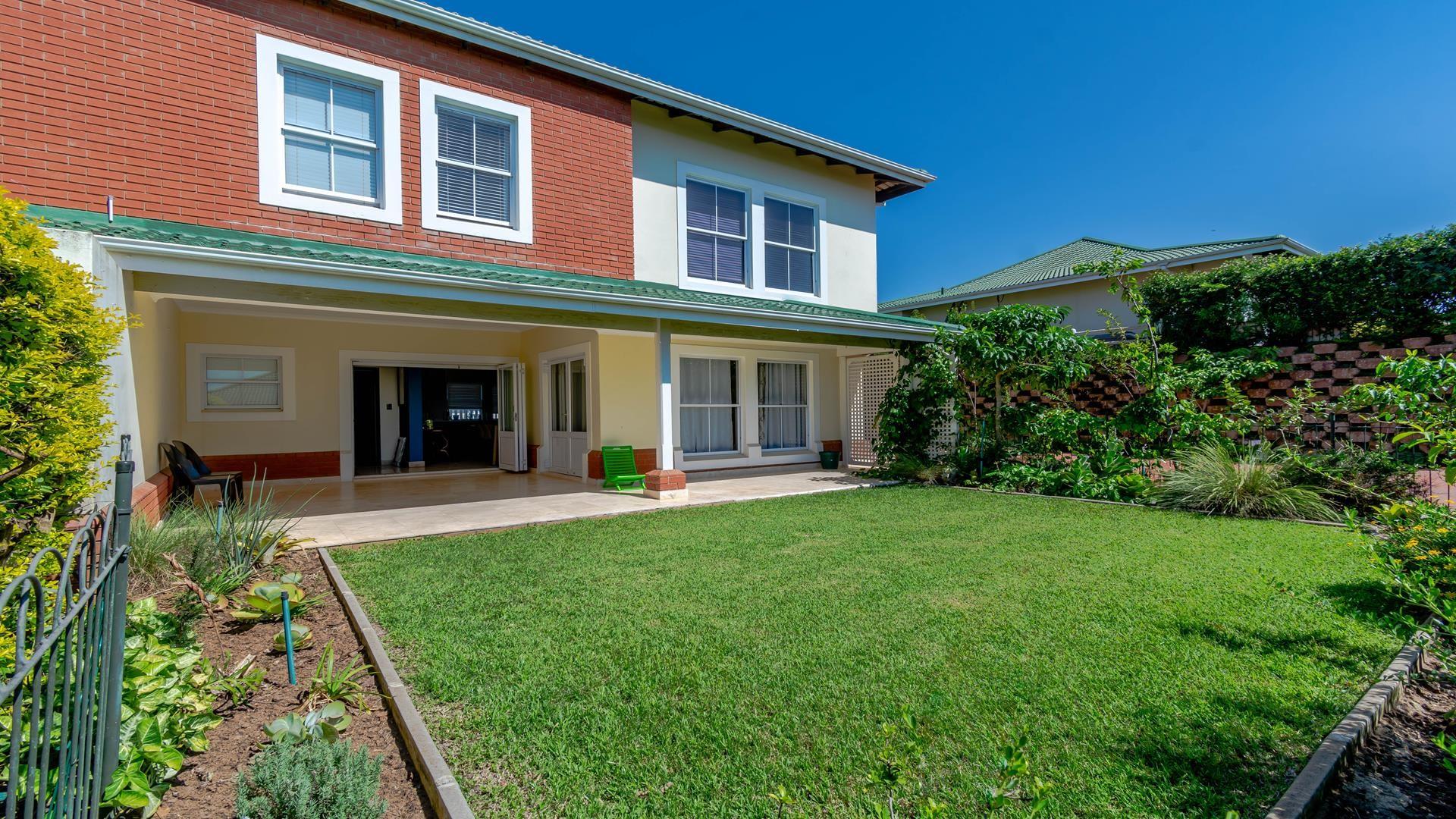 3 Bedroom Townhouse For Sale in Mount Country Club Estate