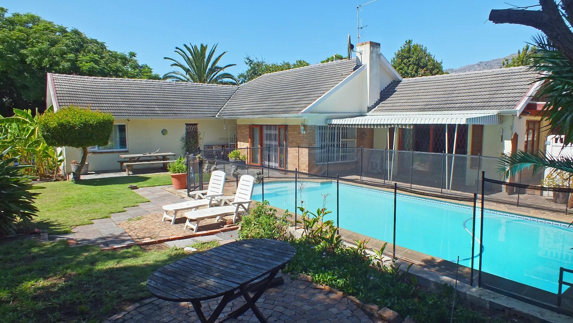 3 Bedroom House For Sale in Tokai RE/MAX™ of Southern Africa