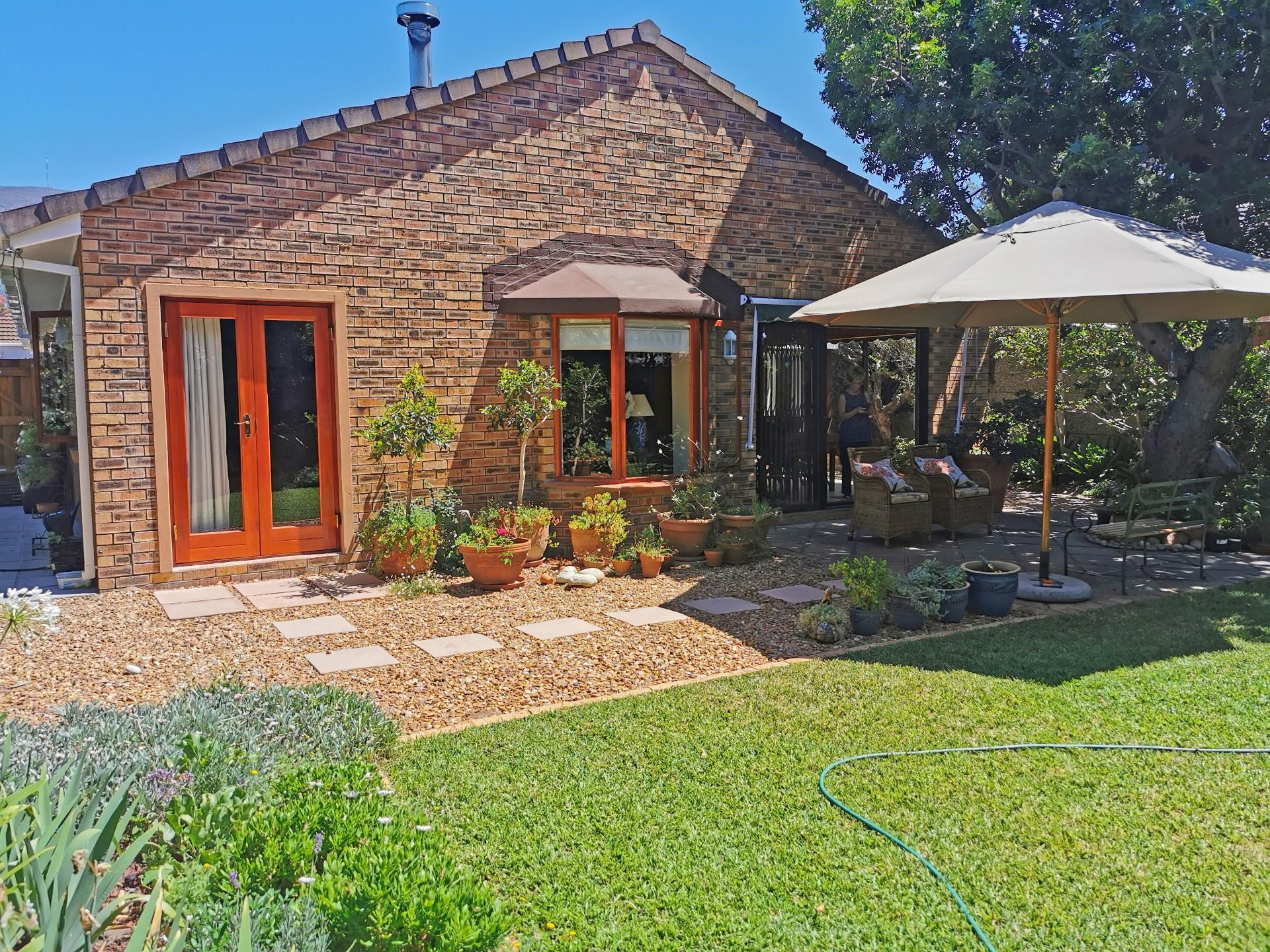 3 Bedroom House For Sale in Tokai RE/MAX™ of Southern Africa