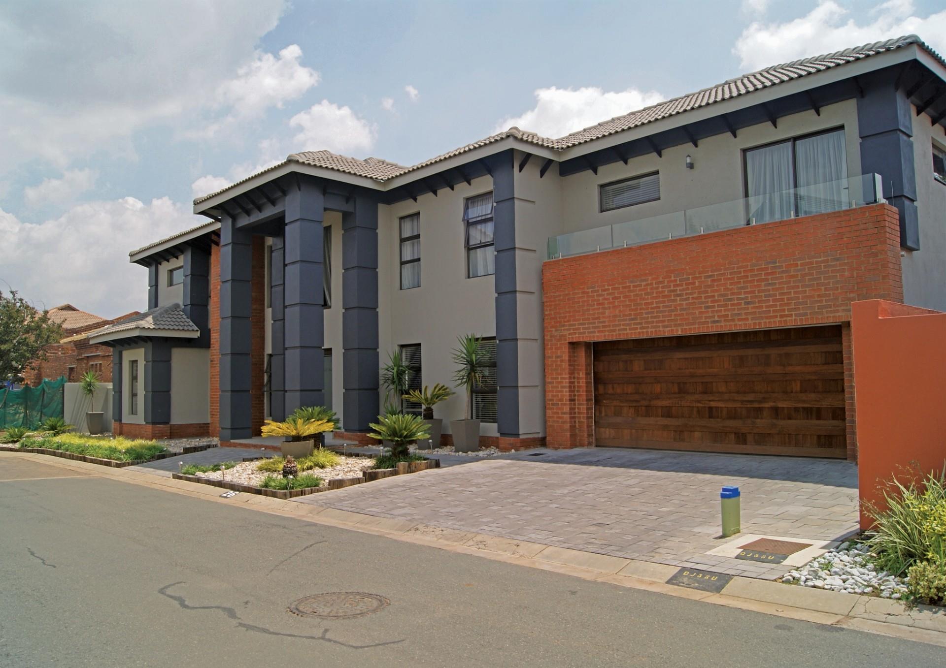 4 Bedroom House For Sale in Sunward Park RE/MAX™ of Southern Africa