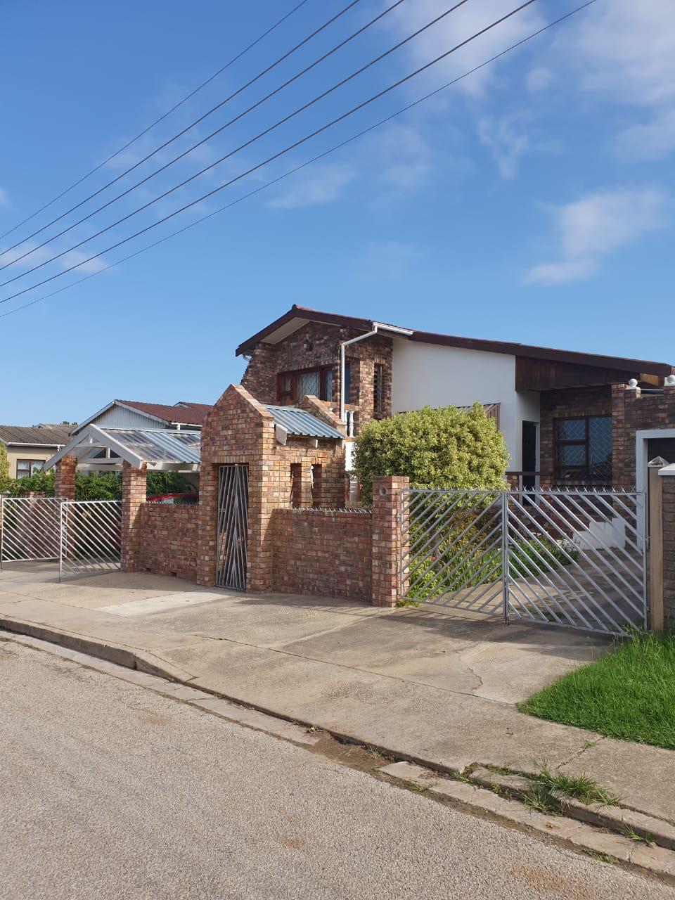 4 Bedroom House For Sale in Rosedale RE/MAX™ of Southern Africa