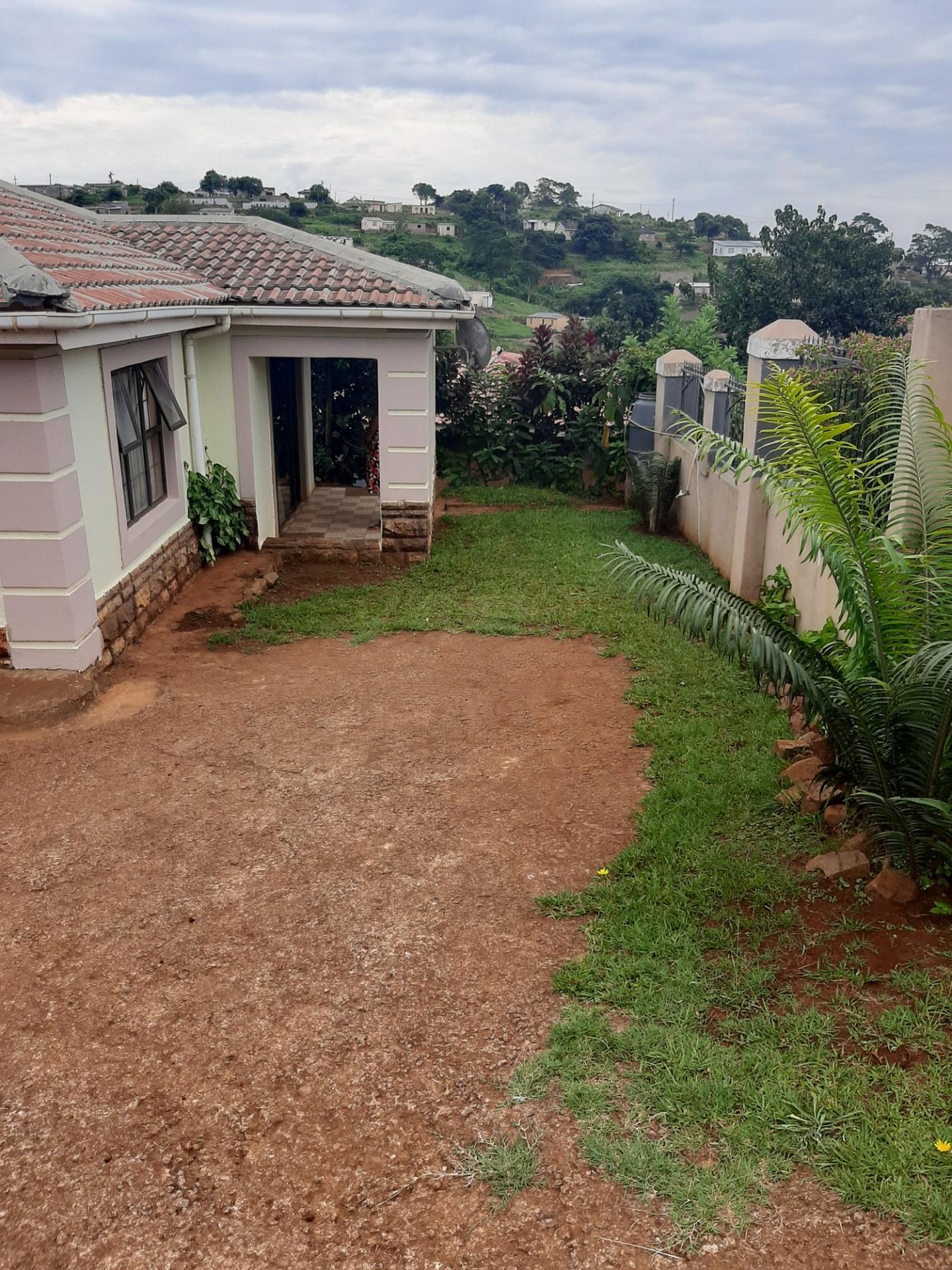 2 Bedroom Townhouse For Sale in Bothas Hill RE/MAX™ of Southern Africa