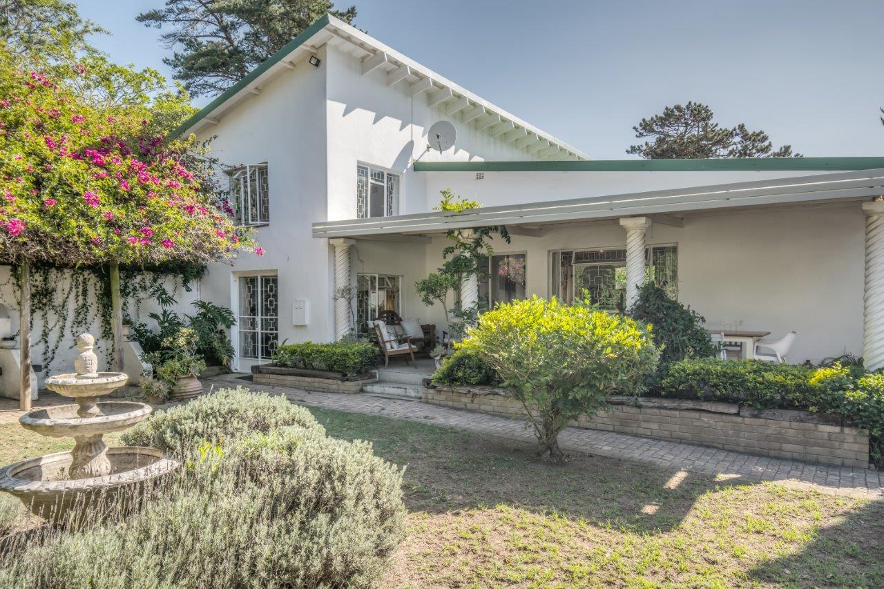 4 Bedroom House For Sale in Colleen Glen RE/MAX™ of Southern Africa