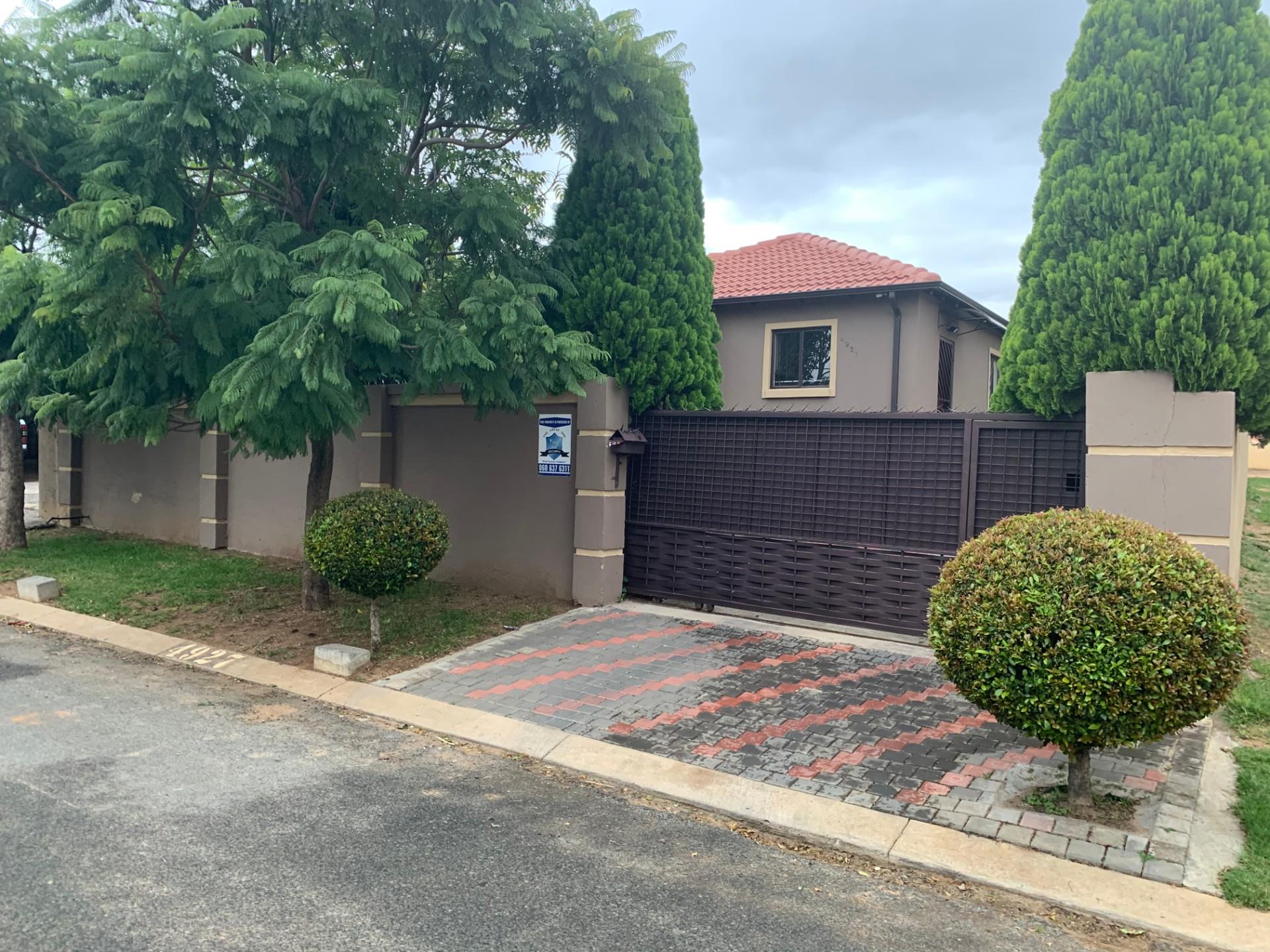 3 Bedroom House For Sale in Cosmo City RE/MAX™ of Southern Africa
