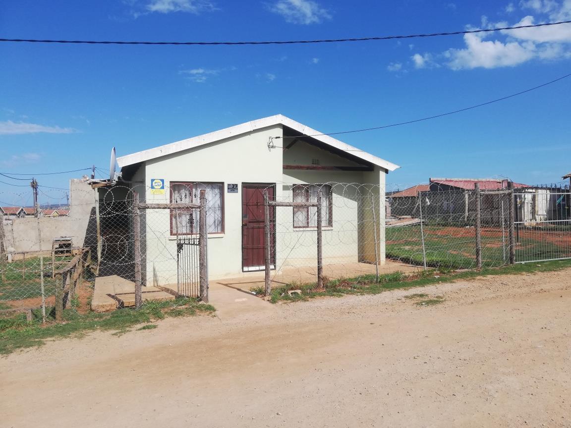 2 Bedroom House For Sale in Kwanobuhle RE/MAX™ of Southern Africa