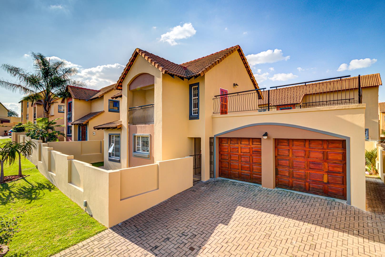 3 Bedroom House For Sale in Glen Marais RE/MAX™ of Southern Africa