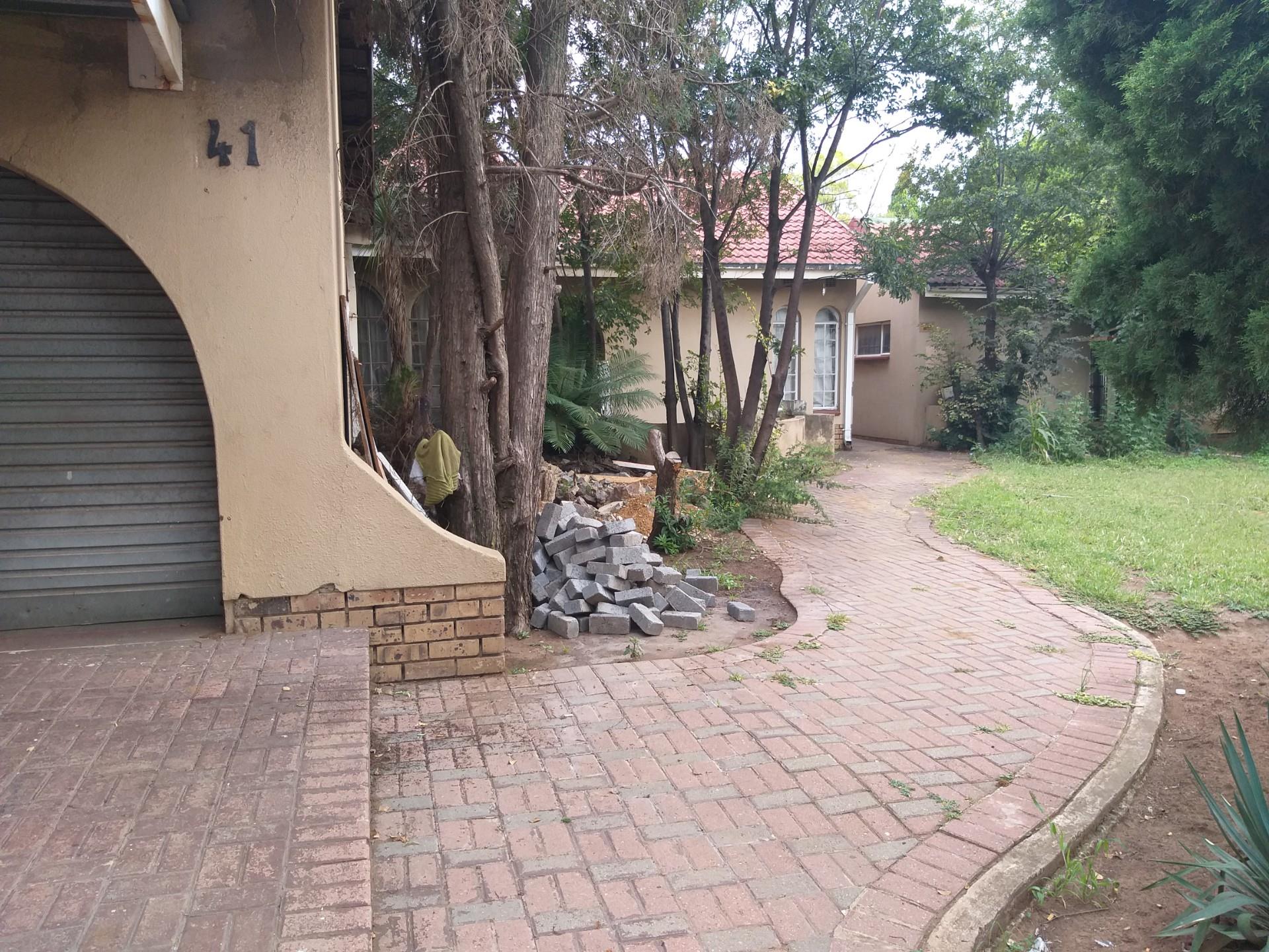 12 Bedroom House For Sale in Bedworth Park RE/MAX™ of Southern Africa
