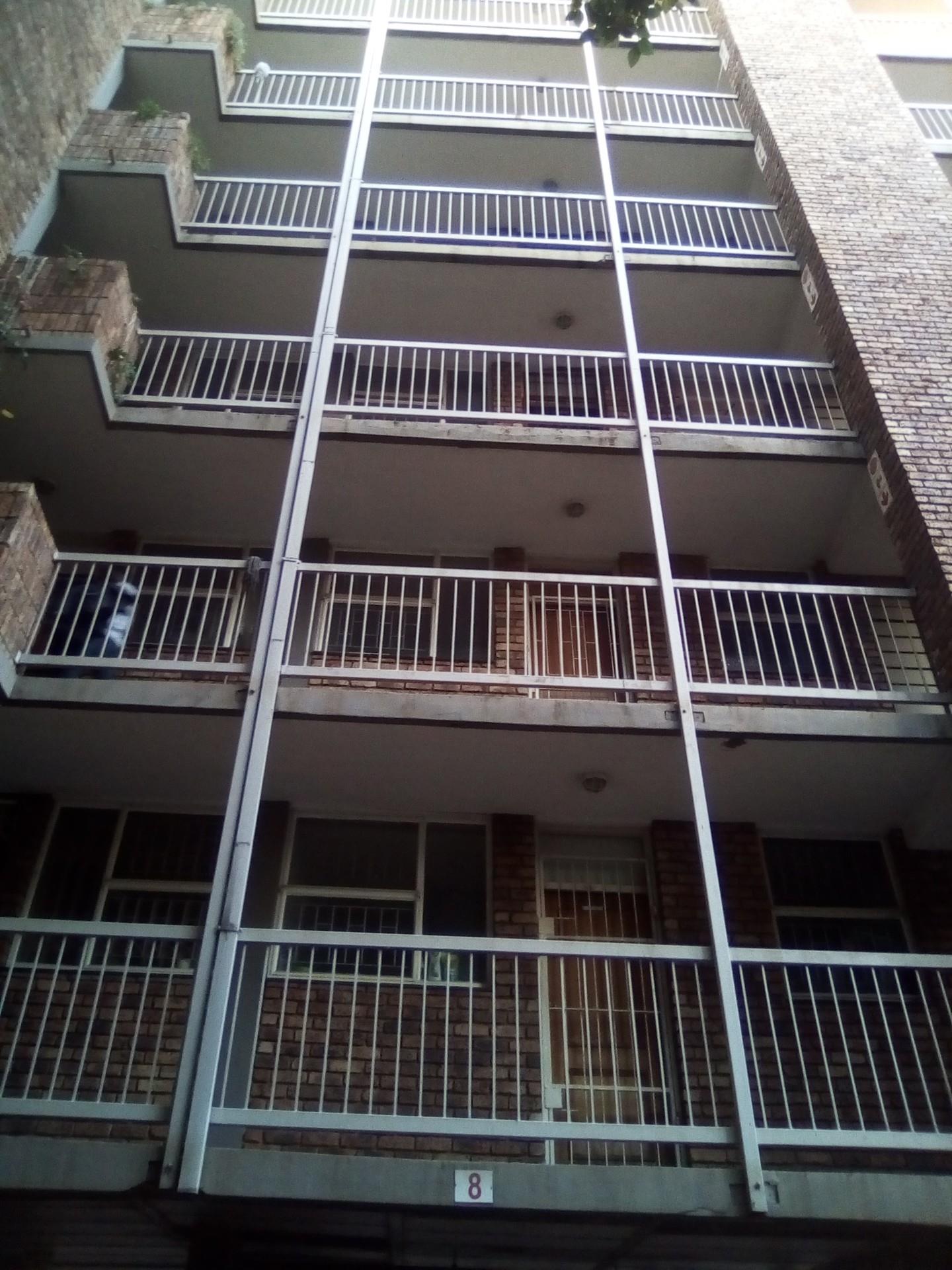 1 Bedroom Apartment / Flat For Sale in Sunnyside RE/MAX™ of Southern