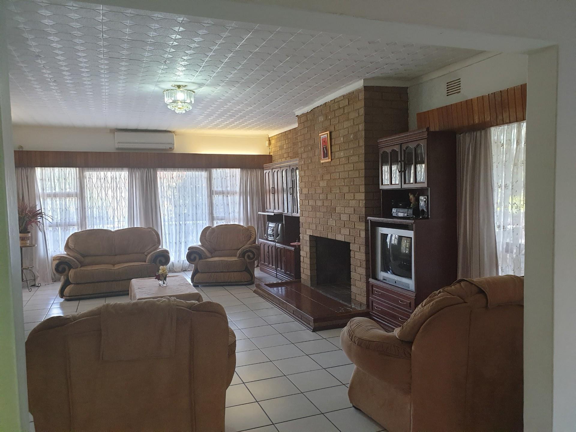 5 Bedroom House For Sale in Port Shepstone Central RE/MAX™ of
