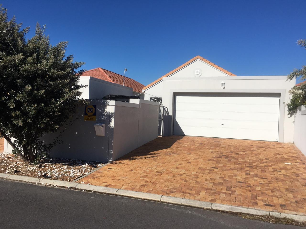 3 Bedroom House For Sale in Sunningdale RE/MAX™ of Southern Africa