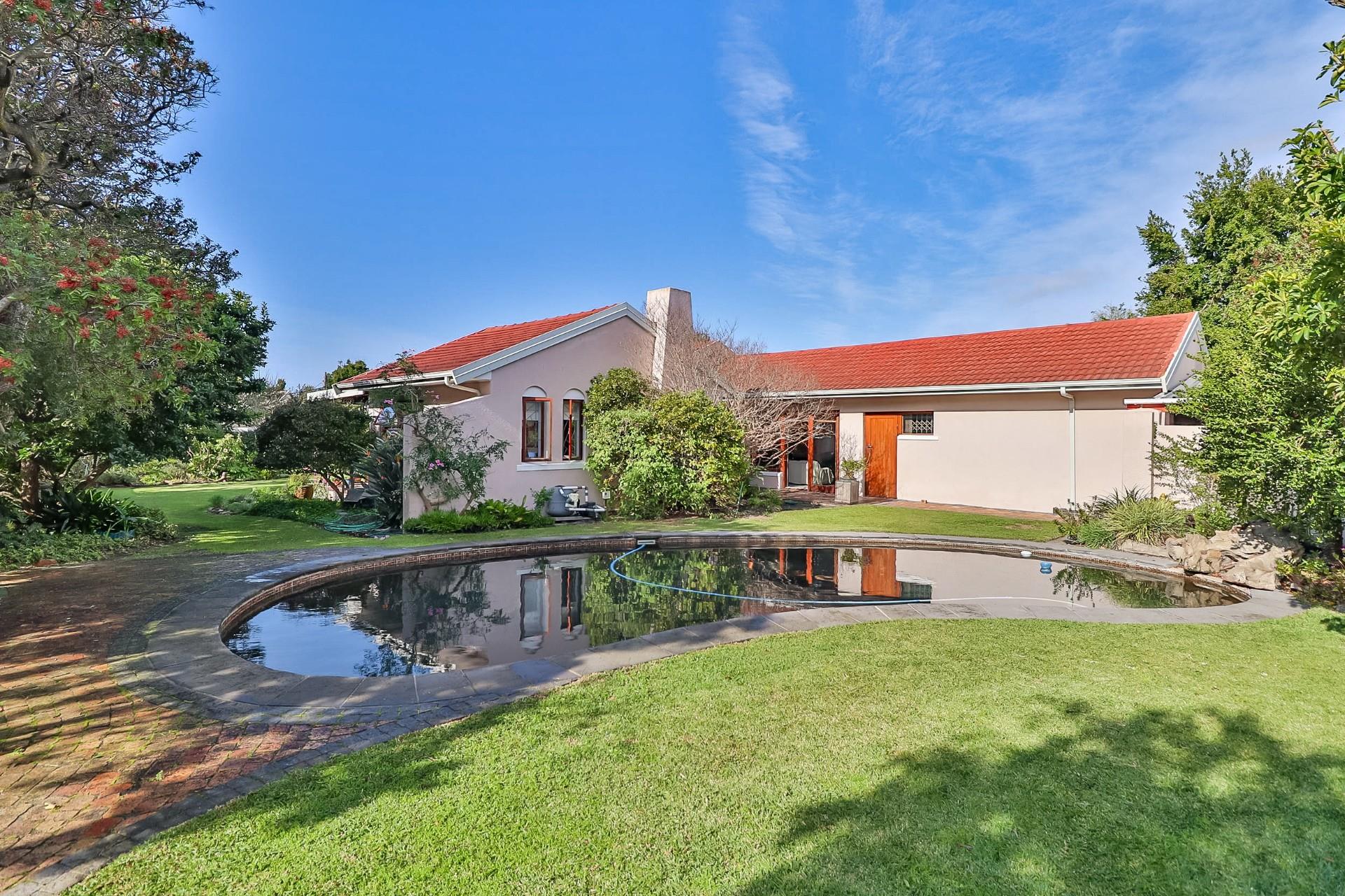 4 Bedroom House For Sale in Tokai RE/MAX™ of Southern Africa
