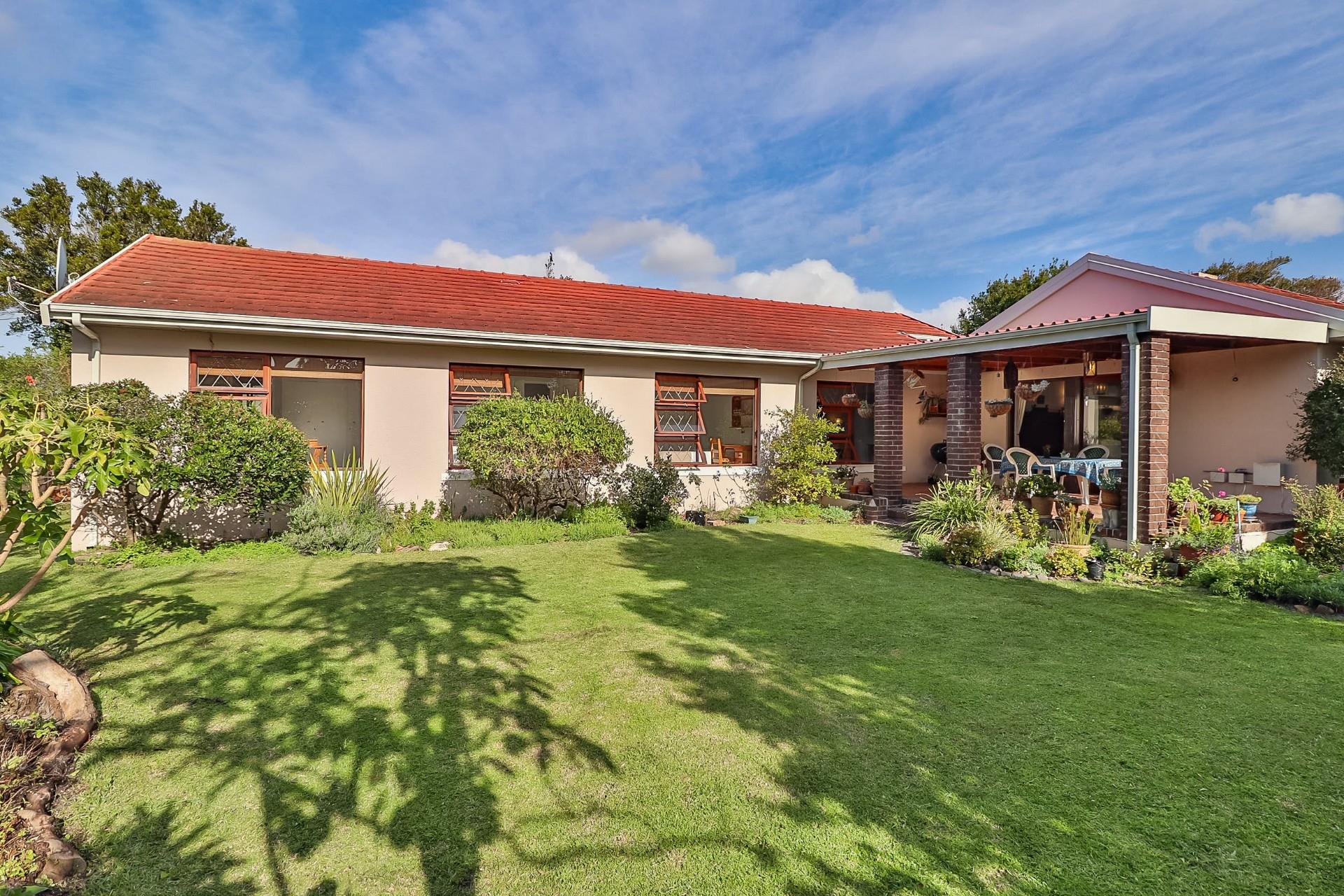 4 Bedroom House For Sale in Tokai RE/MAX™ of Southern Africa