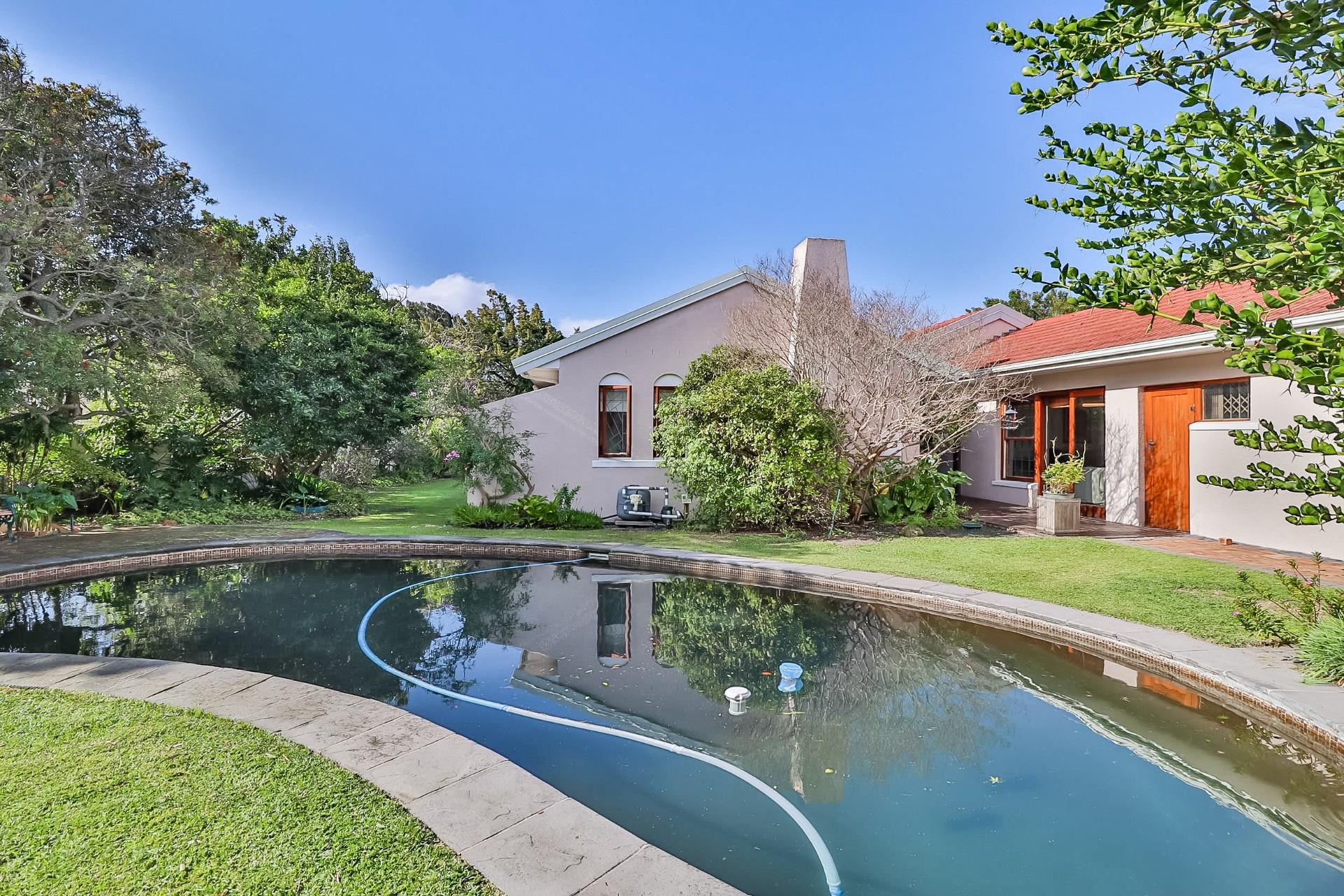 4 Bedroom House For Sale in Tokai RE/MAX™ of Southern Africa