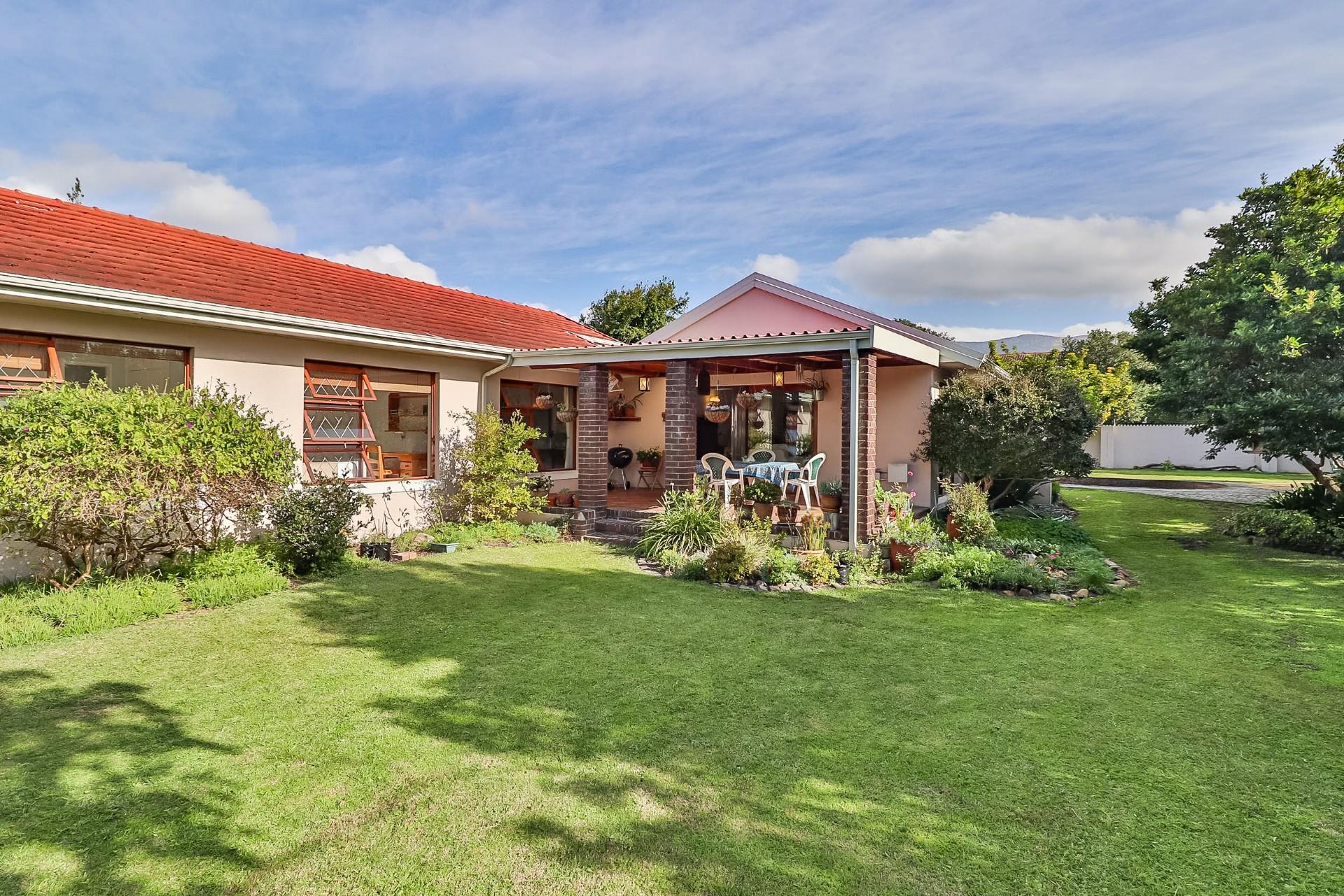 4 Bedroom House For Sale in Tokai RE/MAX™ of Southern Africa