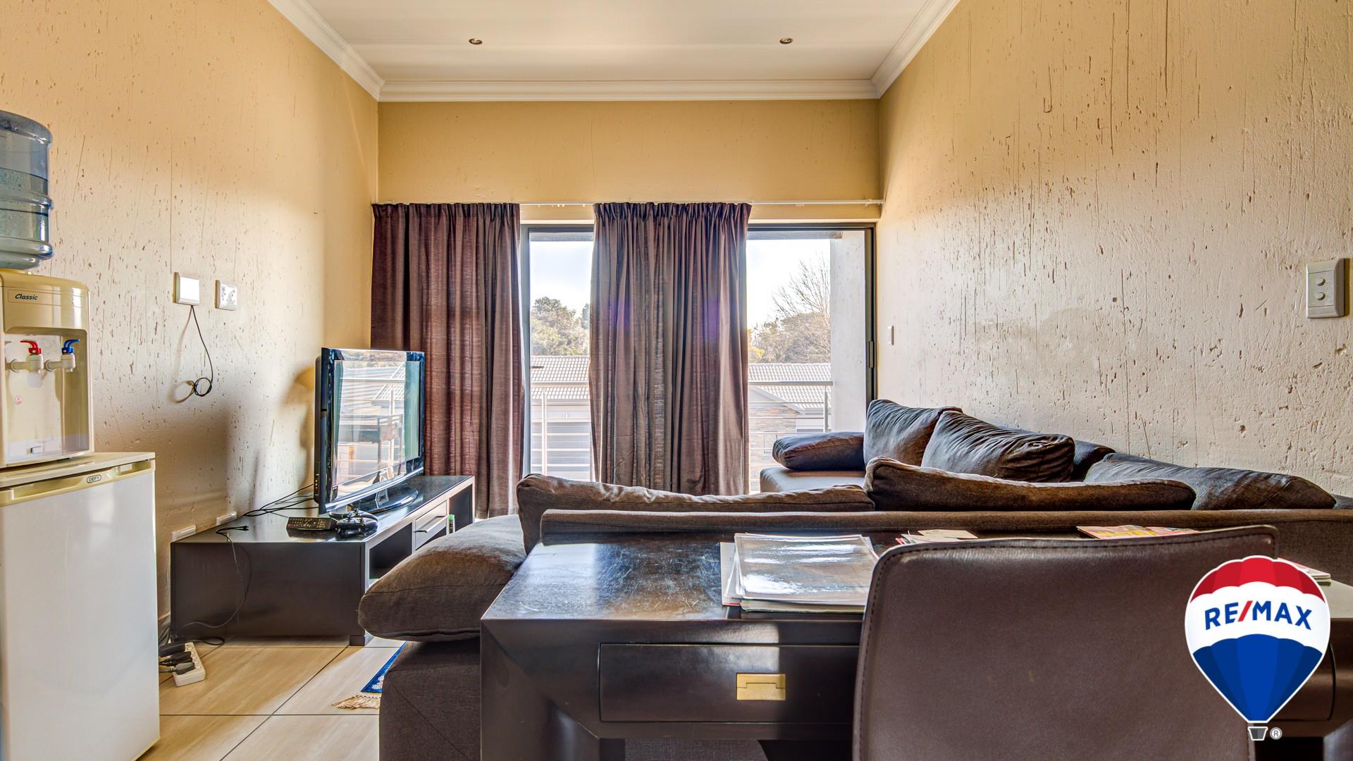 2 Bedroom Townhouse For Sale in Pomona RE/MAX™ of Southern Africa