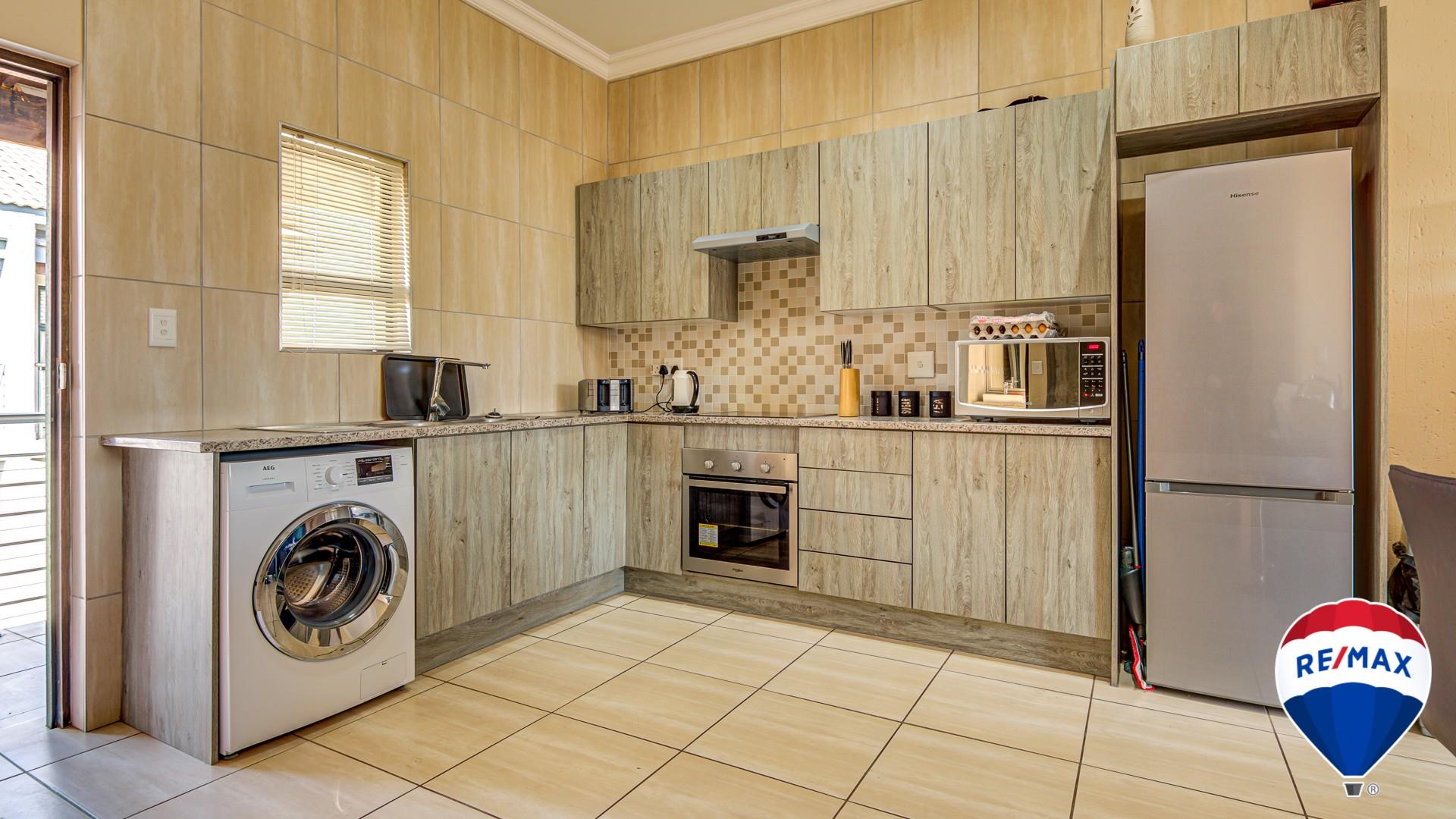 2 Bedroom Townhouse For Sale in Pomona RE/MAX™ of Southern Africa