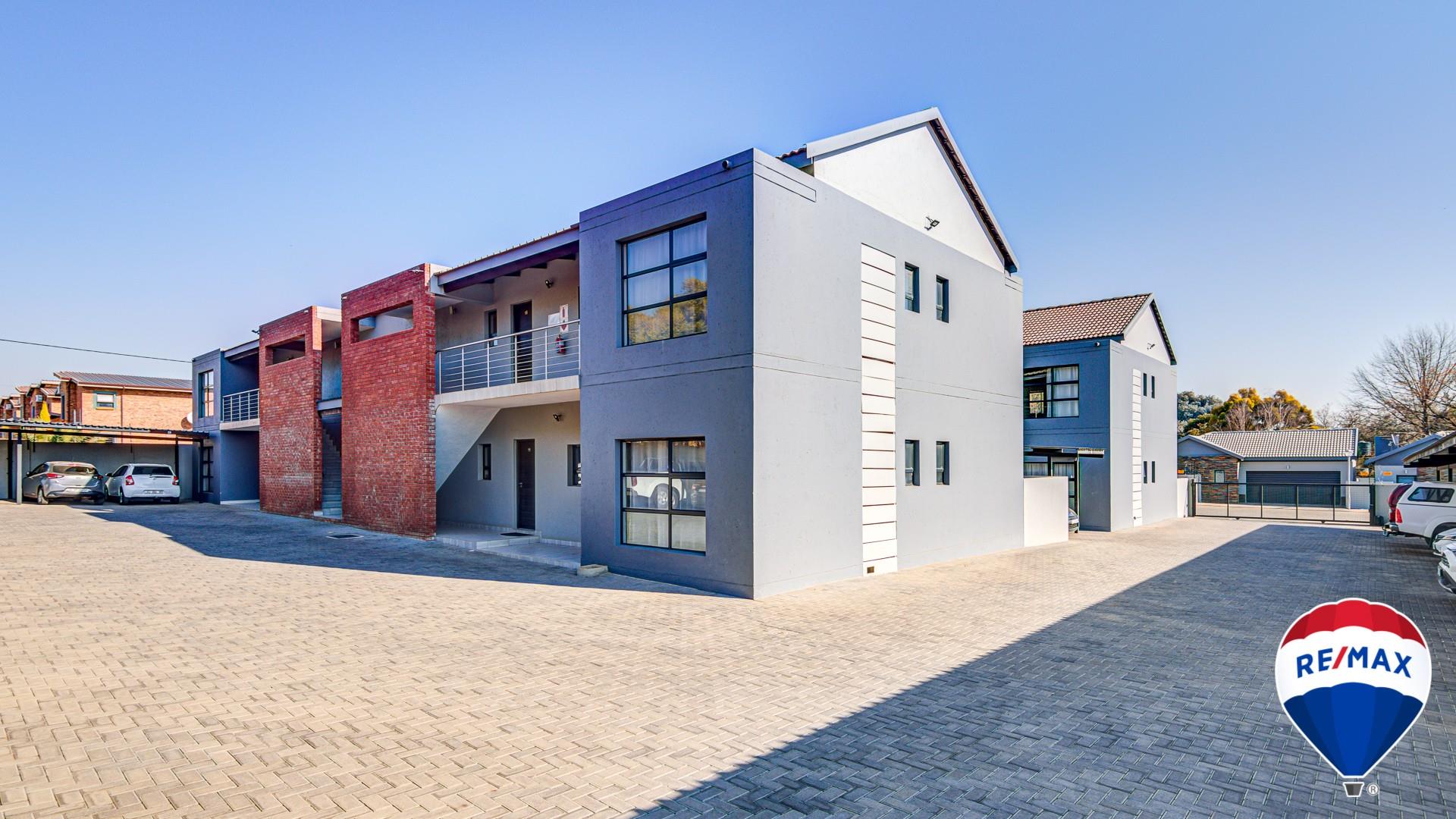 2 Bedroom Townhouse For Sale in Pomona RE/MAX™ of Southern Africa