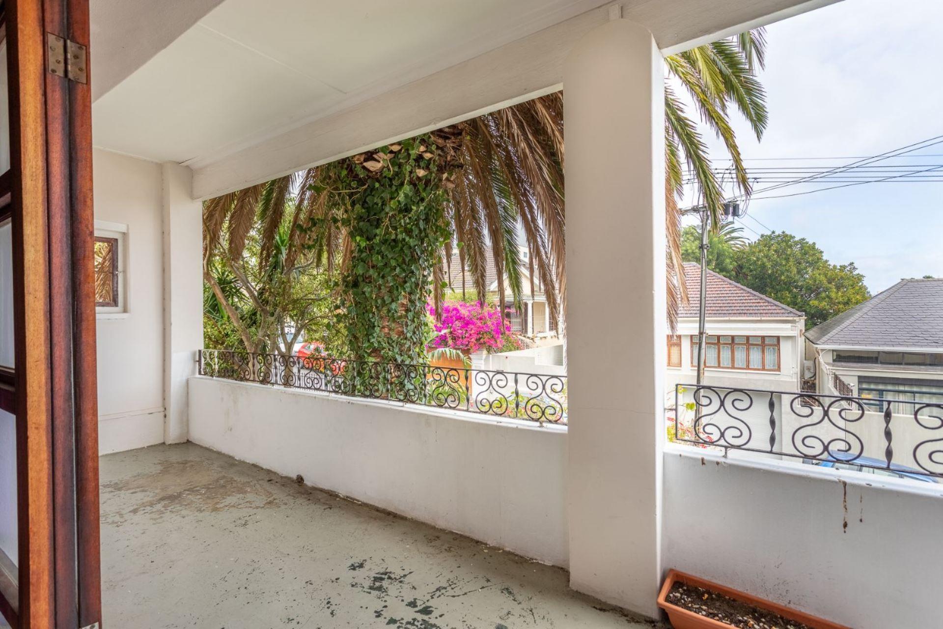 3 Bedroom House For Sale in Sea Point RE/MAX™ of Southern Africa