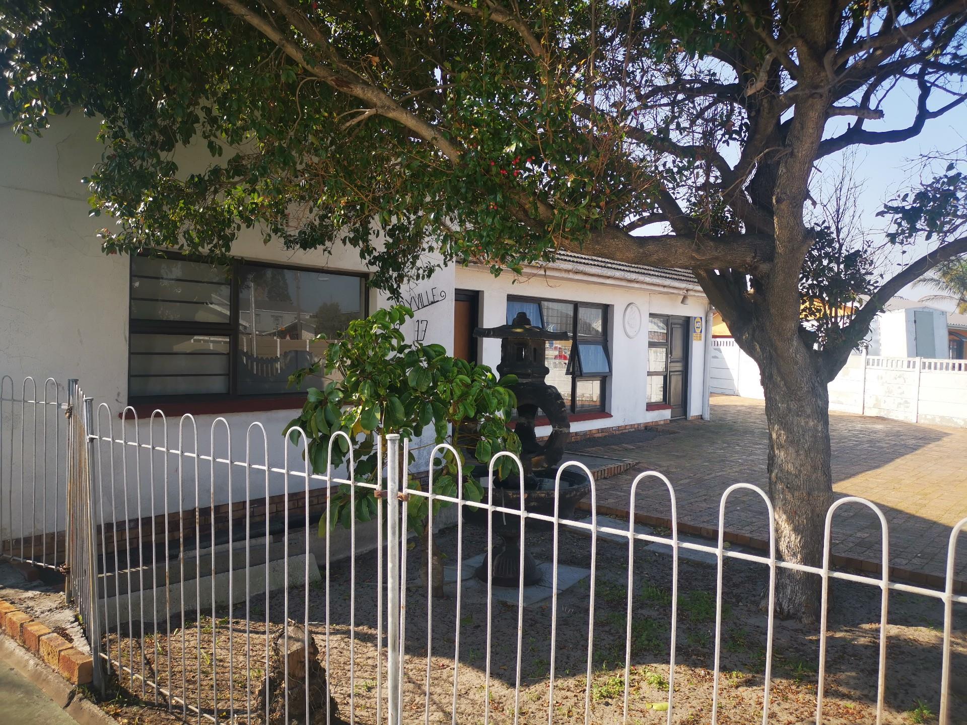 4 Bedroom House For Sale in Lotus River RE/MAX™ of Southern Africa