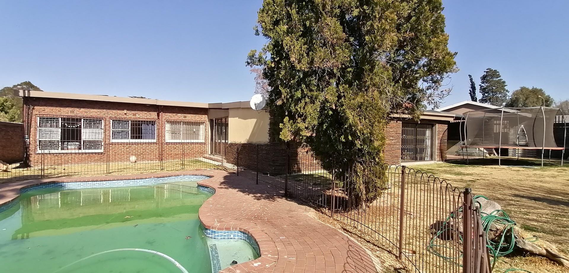 4 Bedroom House For Sale in Brackenhurst RE/MAX™ of Southern Africa