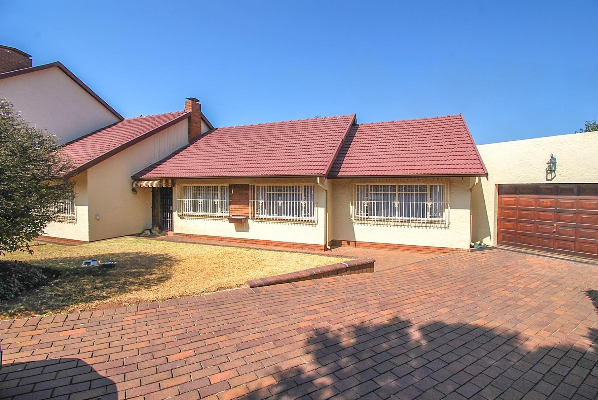 4 Bedroom House For Sale in Northcliff RE/MAX™ of Southern Africa
