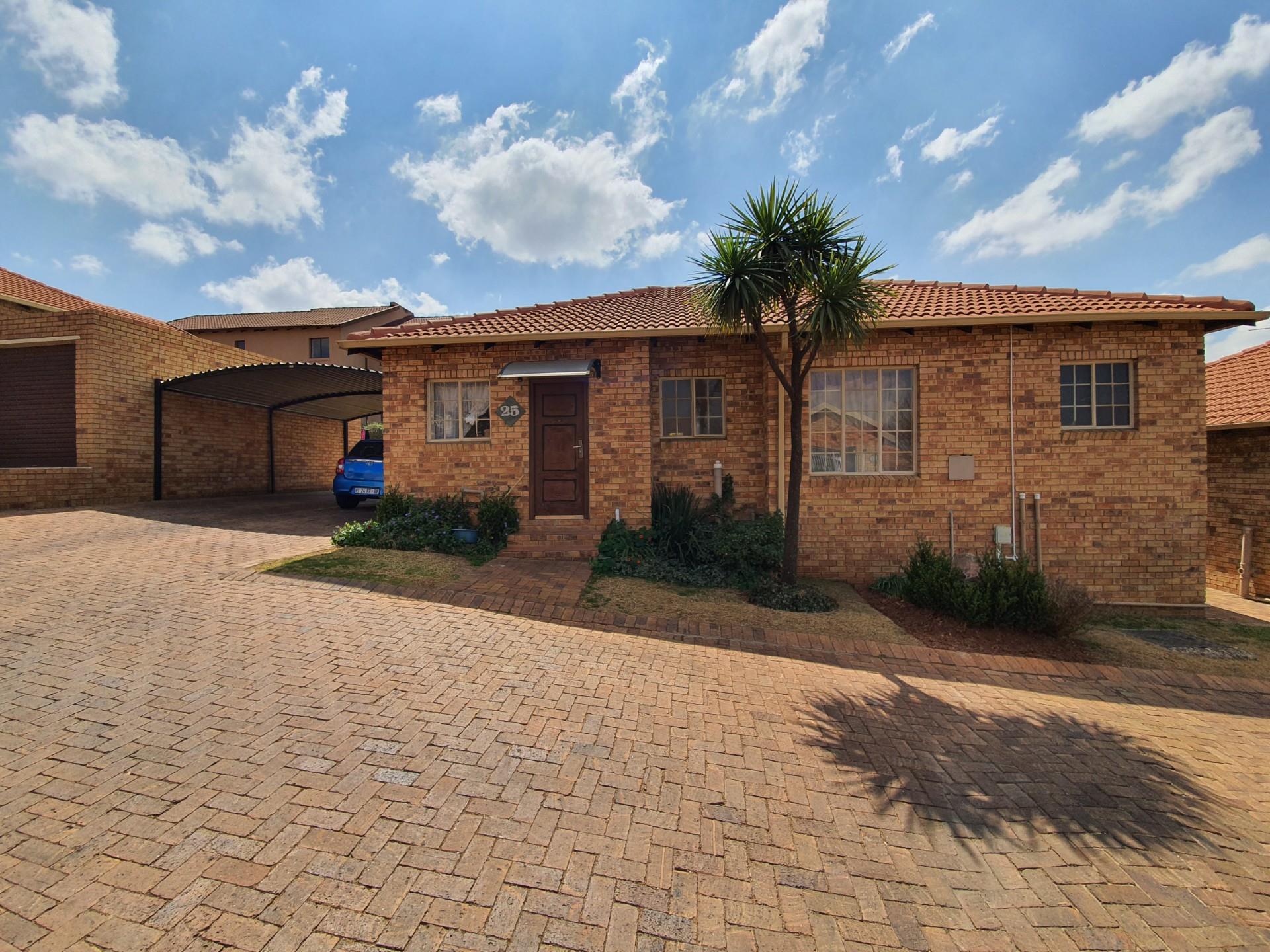 3 Bedroom House For Sale in Elandspark RE/MAX™ of Southern Africa