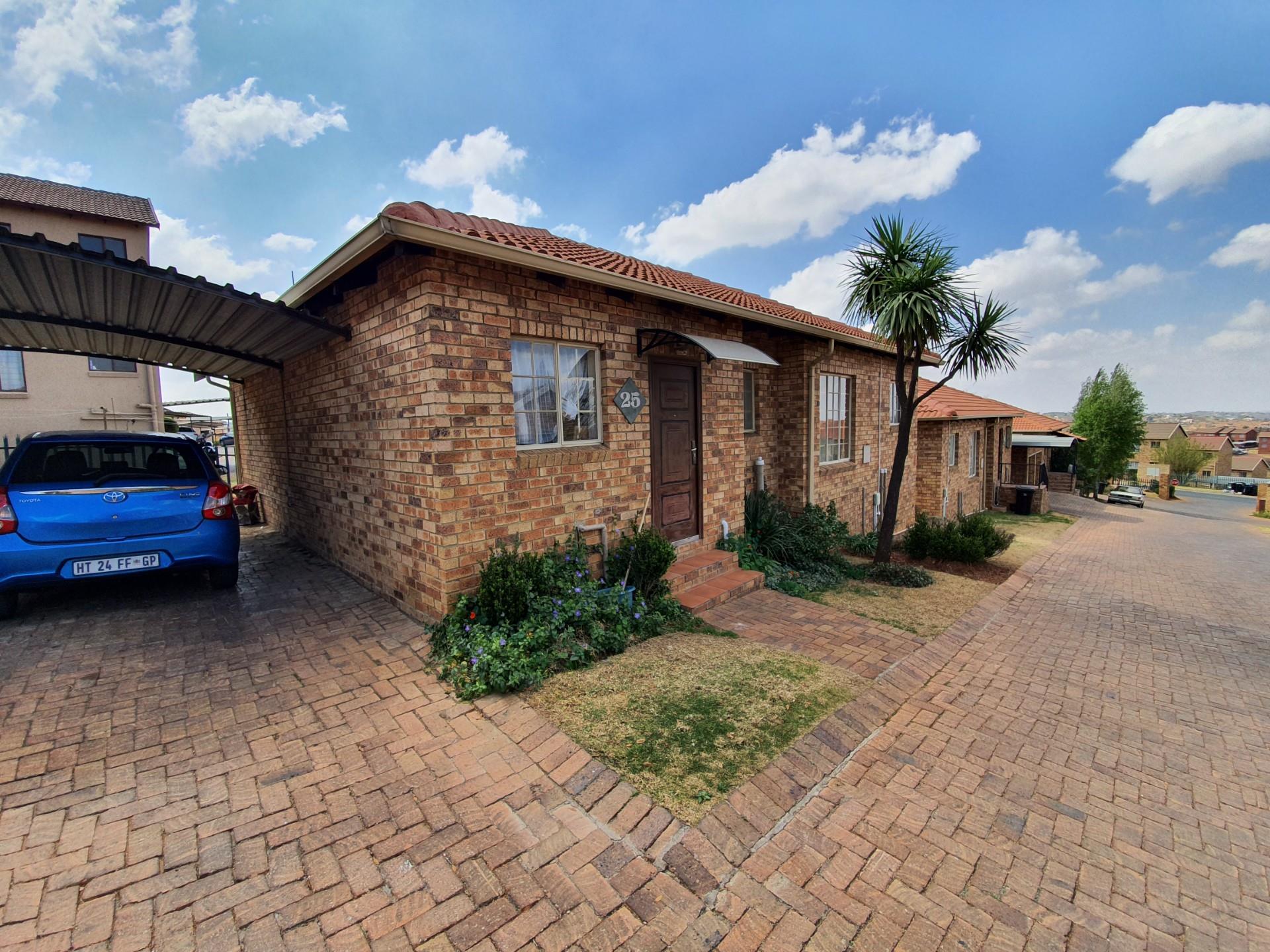 3 Bedroom House For Sale in Elandspark RE/MAX™ of Southern Africa