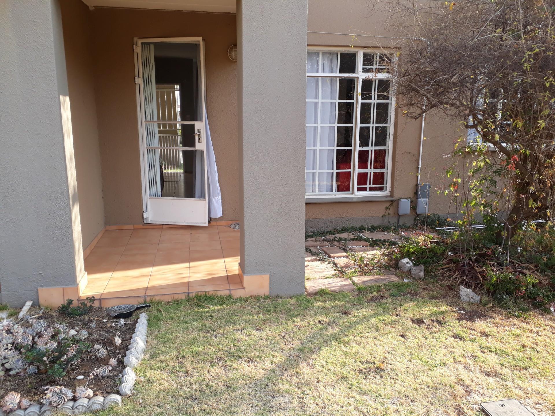1 Bedroom Townhouse For Sale in Kempton Park Ext 4 RE/MAX™ of