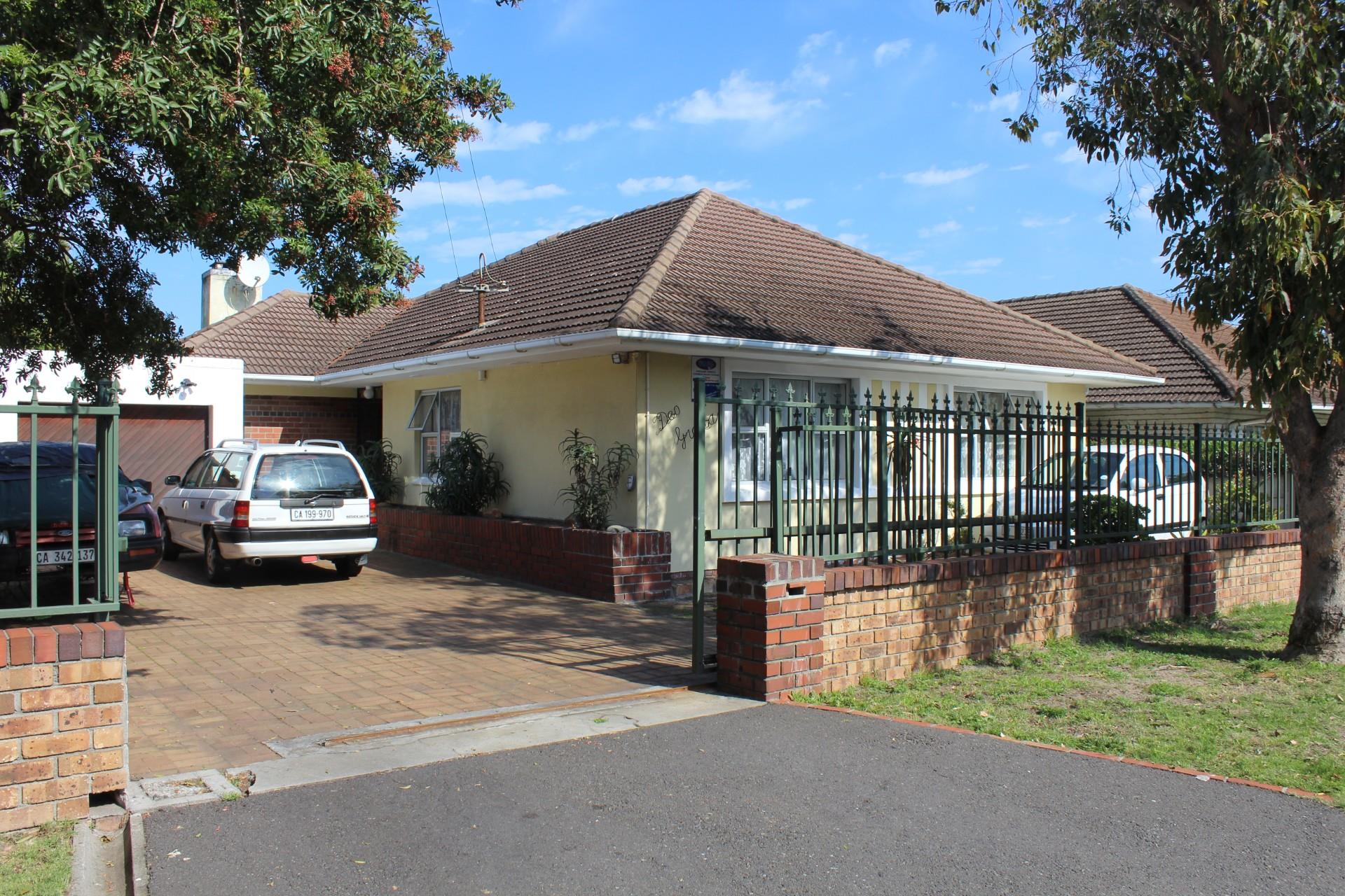 3 Bedroom House For Sale in Plumstead RE/MAX™ of Southern Africa
