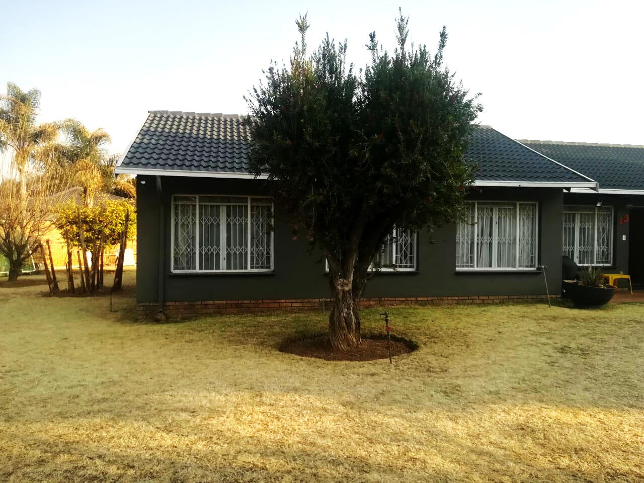 3 Bedroom House For Sale in Sunward Park RE/MAX™ of Southern Africa